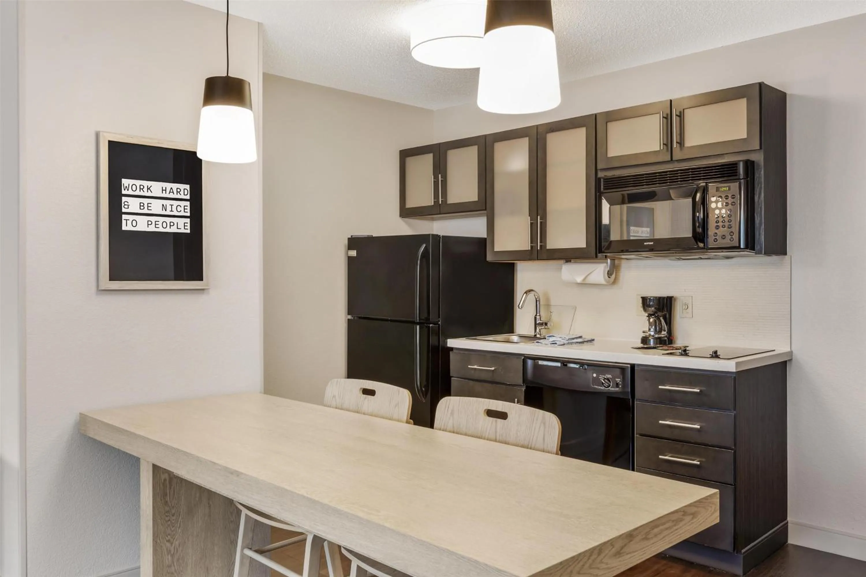 Kitchen or kitchenette in Sonesta Simply Suites Boston Burlington