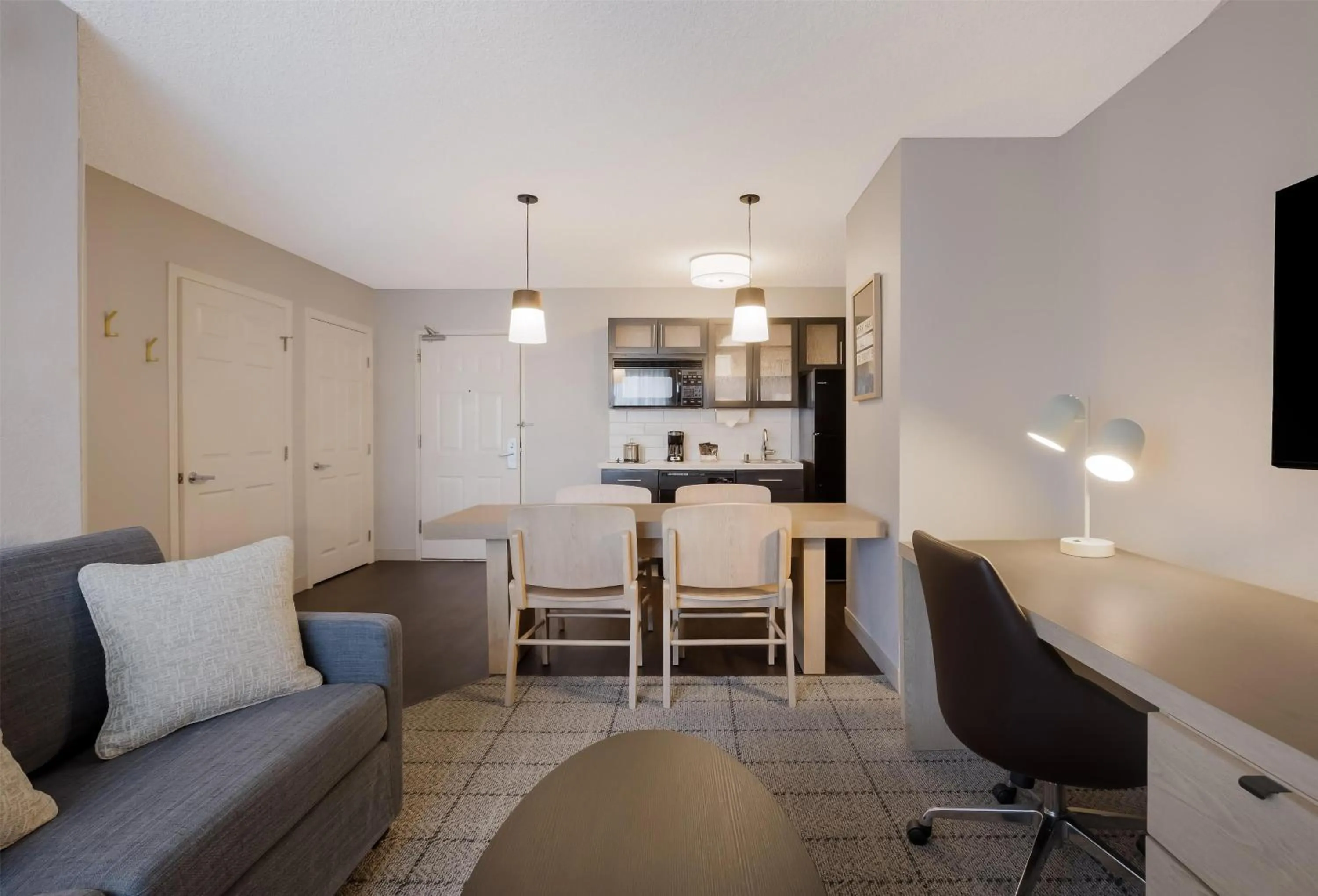 Kitchen or kitchenette in Sonesta Simply Suites Boston Burlington