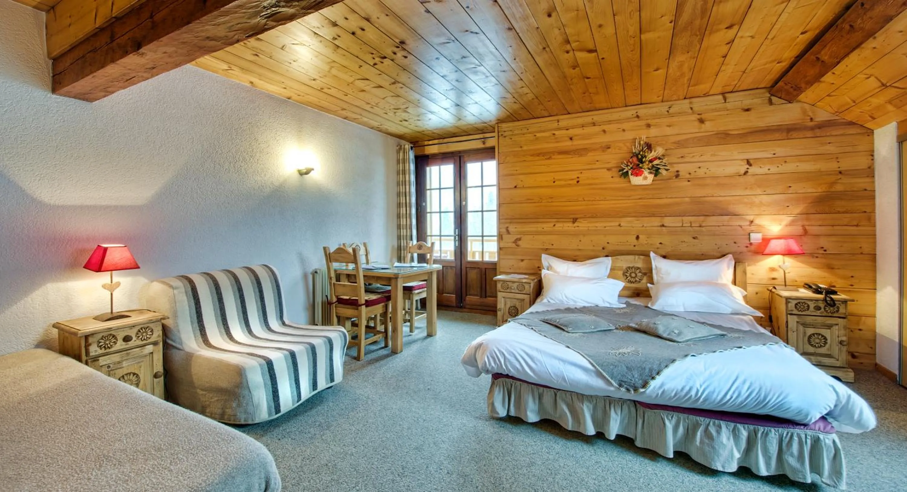 Photo of the whole room, Bed in Alp'Hotel