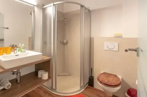 Single Room with Bathroom - single occupancy in Andi's BnB Single Room with Bathroom - single occupancy in Andi's BnB