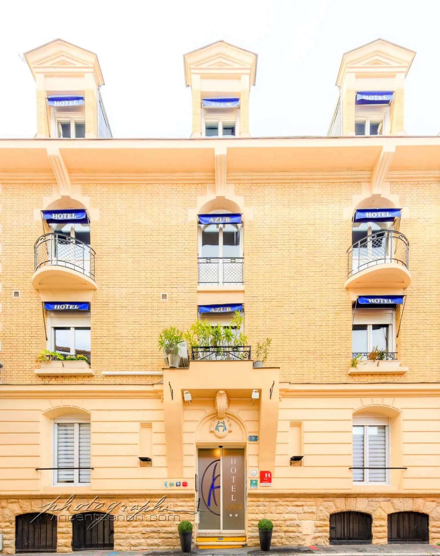 Property building in Hôtel Azur Reims Centre