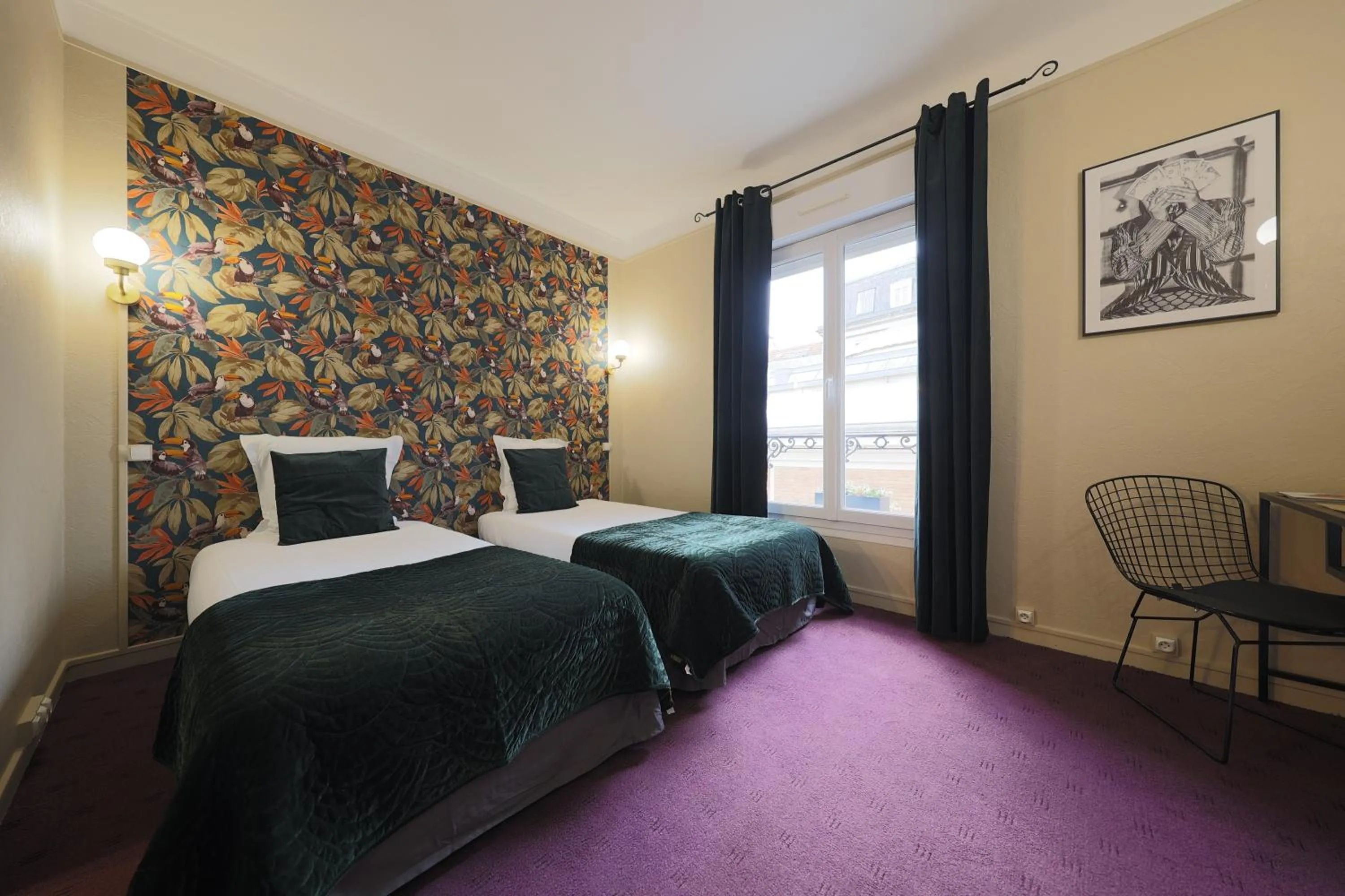 Bedroom, Bed in Hôtel Azur Reims Centre