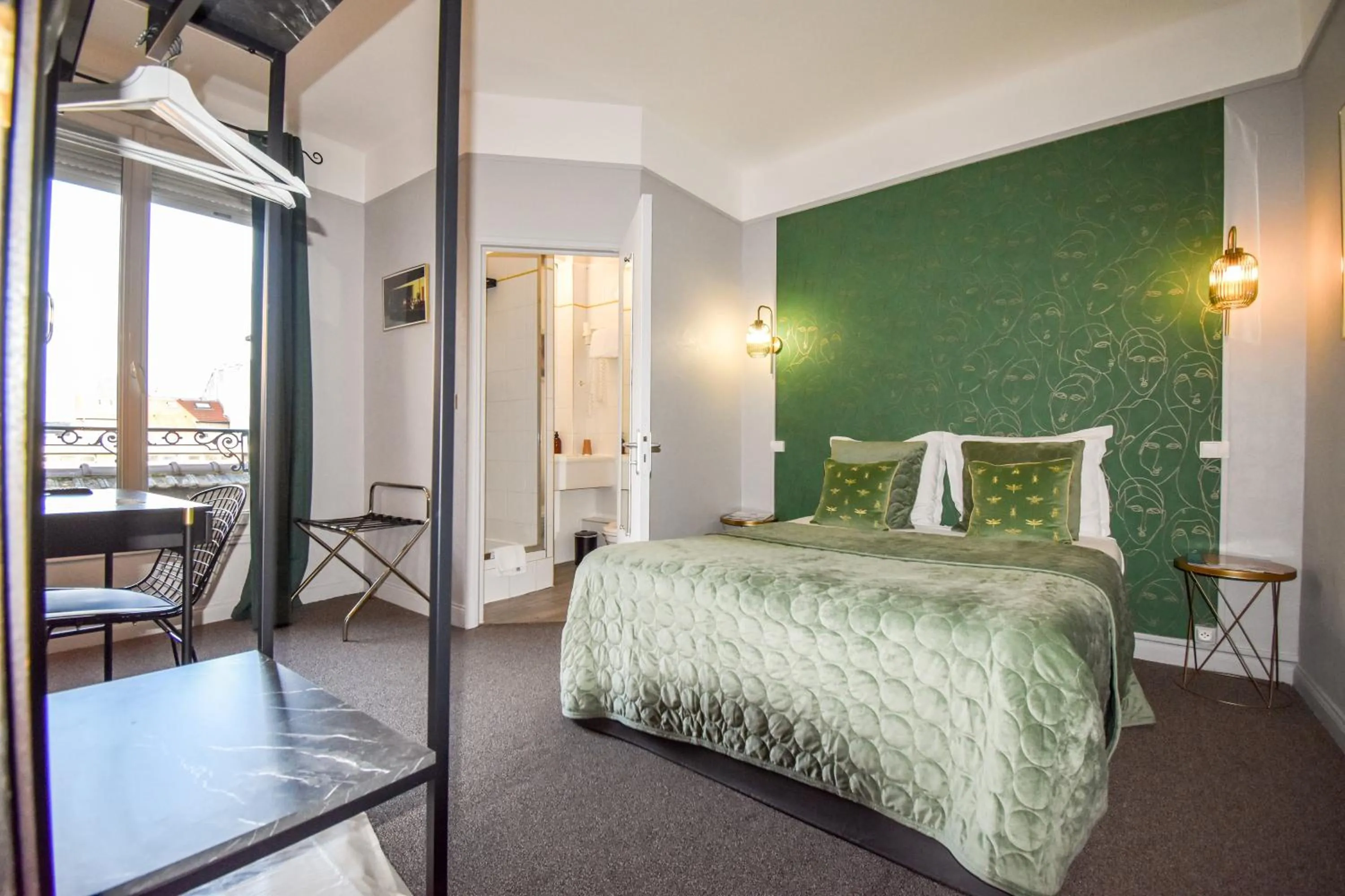 Bedroom, Bed in Hôtel Azur Reims Centre