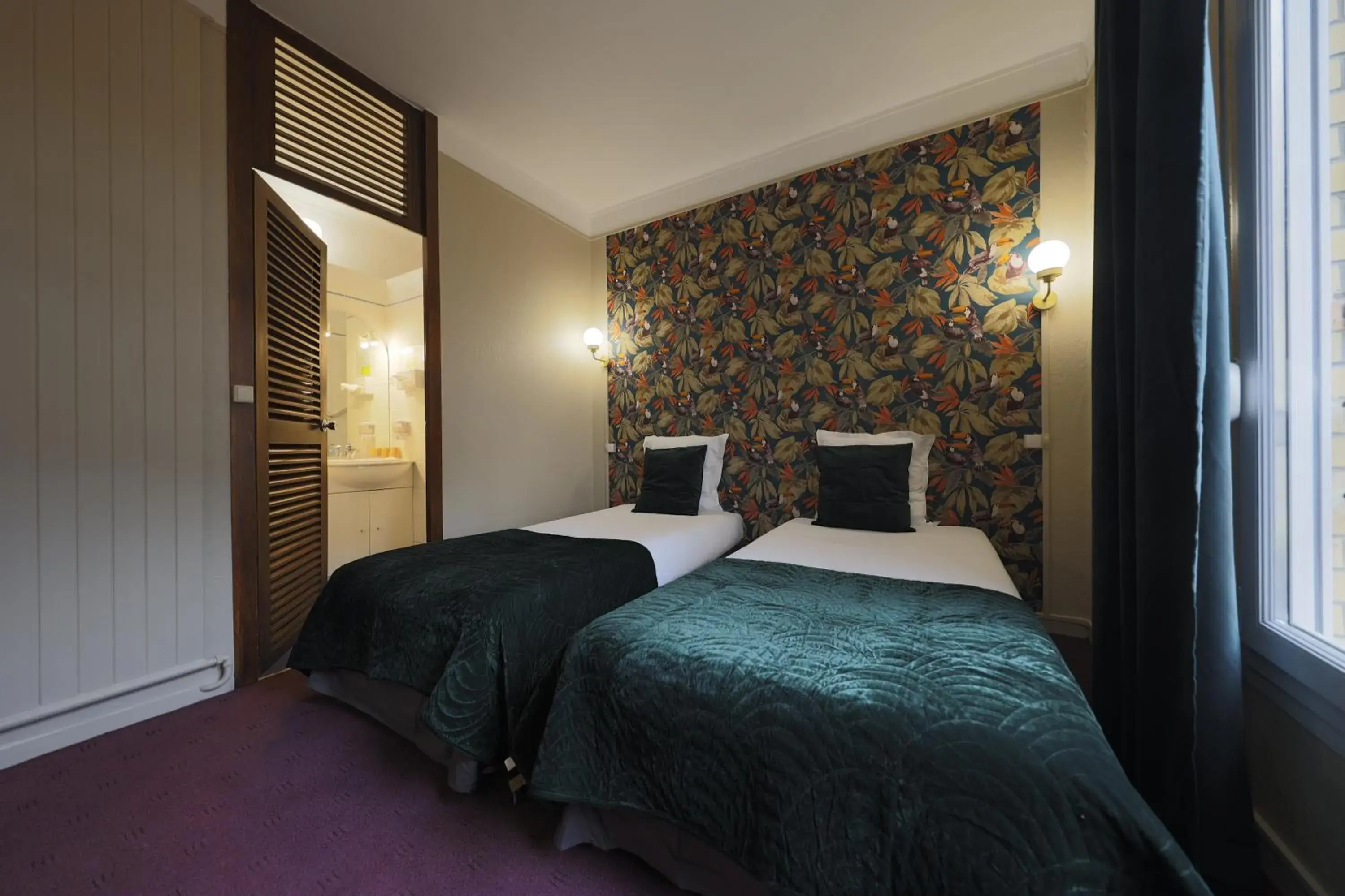 Twin Room in Hôtel Azur Reims Centre Twin Room in Hôtel Azur Reims Centre