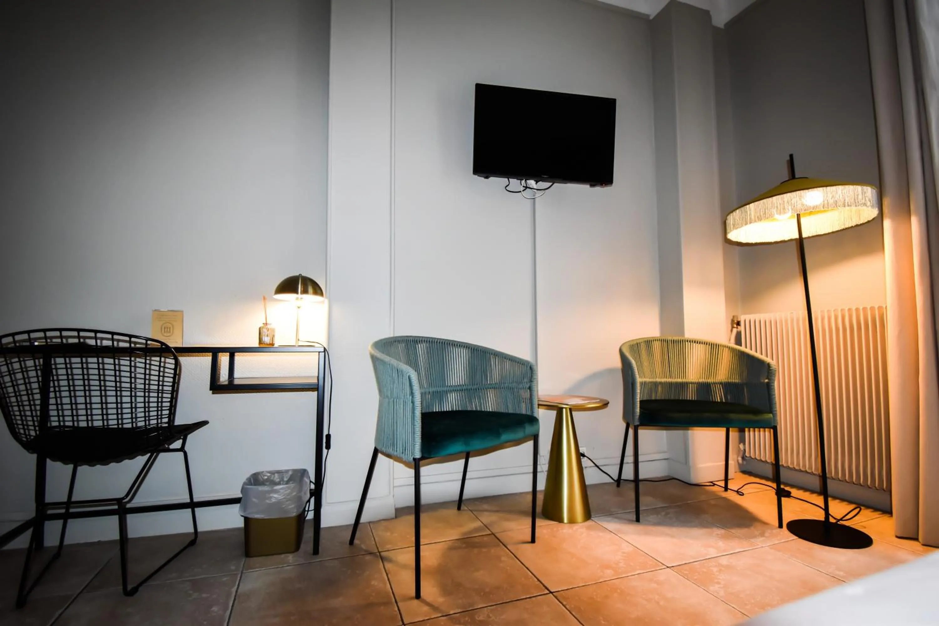 Photo of the whole room in Hôtel Azur Reims Centre