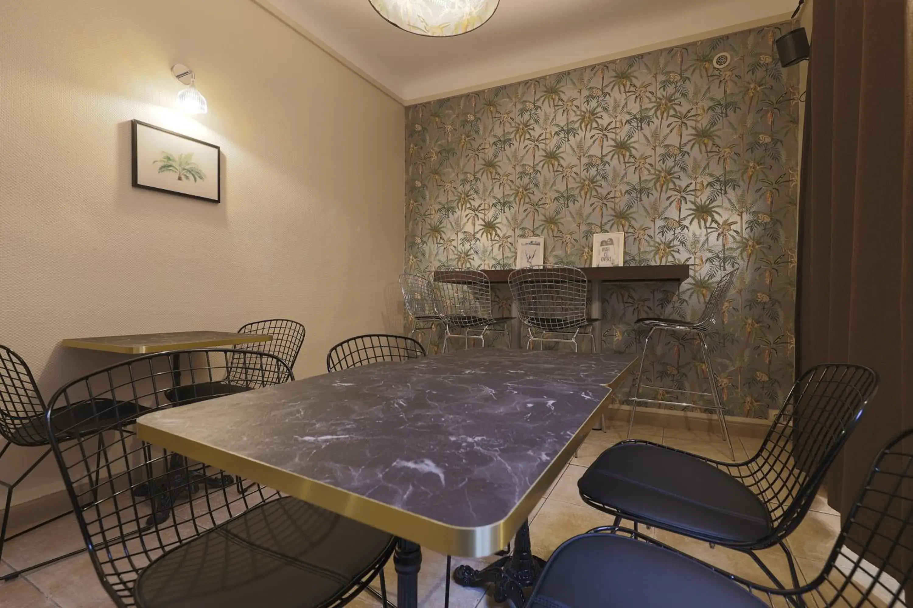 Lounge or bar in Hôtel Azur Reims Centre Lounge or bar in Hôtel Azur Reims Centre