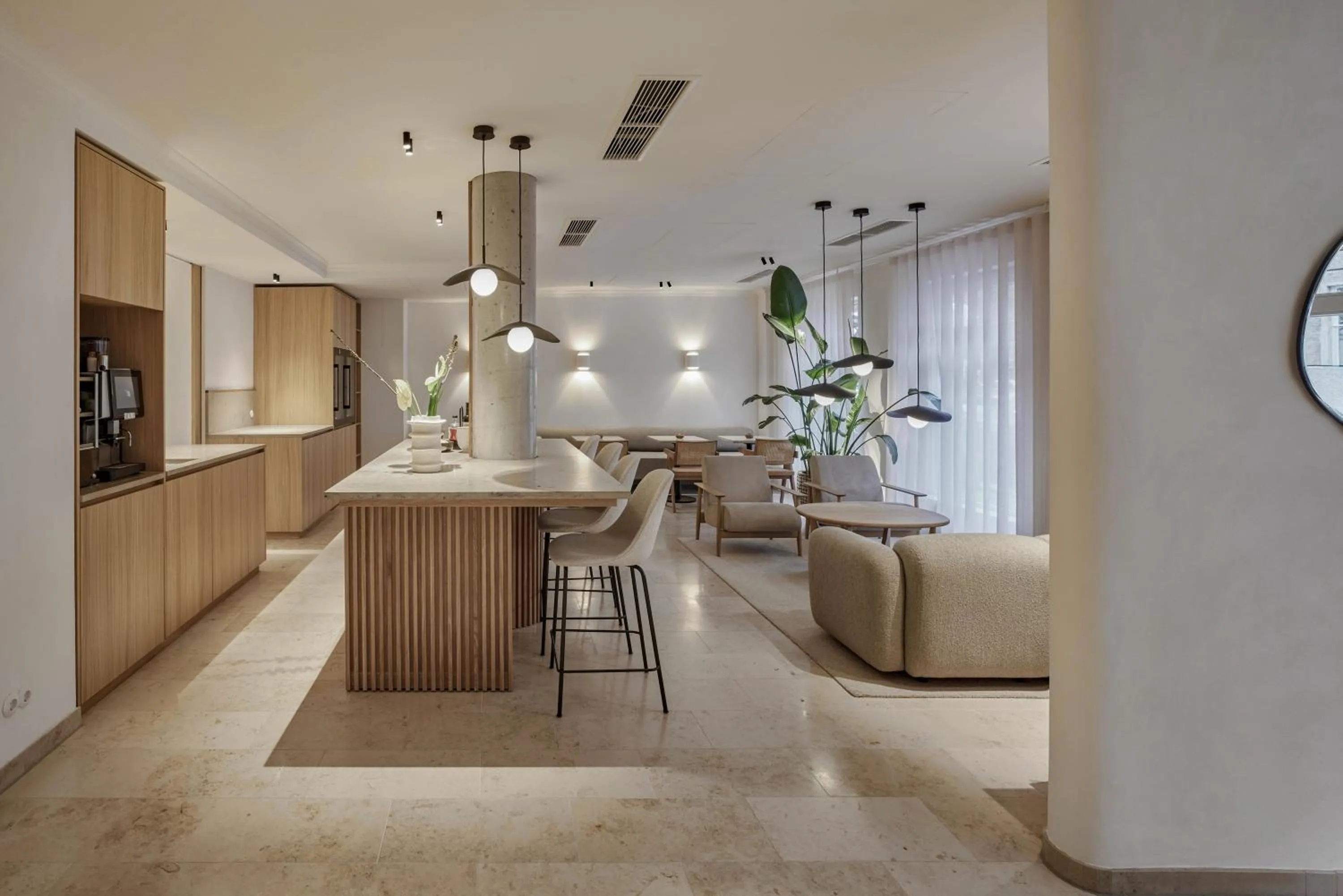 ADELANTE Boutique Hotel