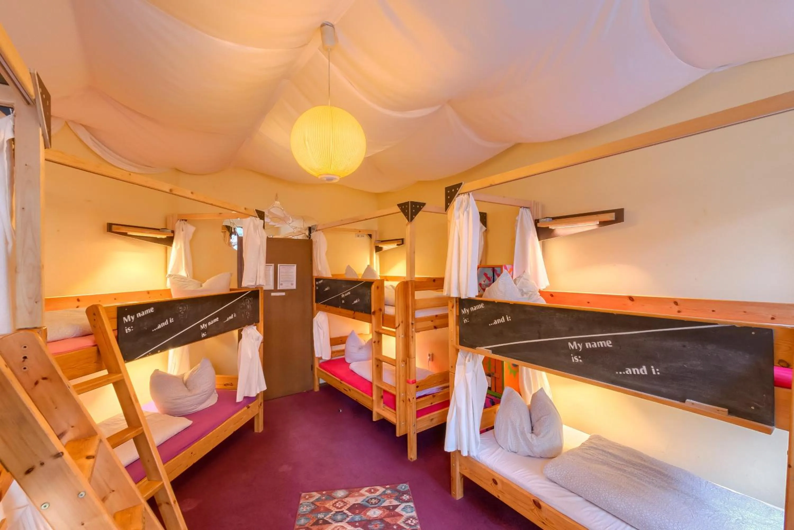 Bed in Hostel Lollis Homestay Dresden