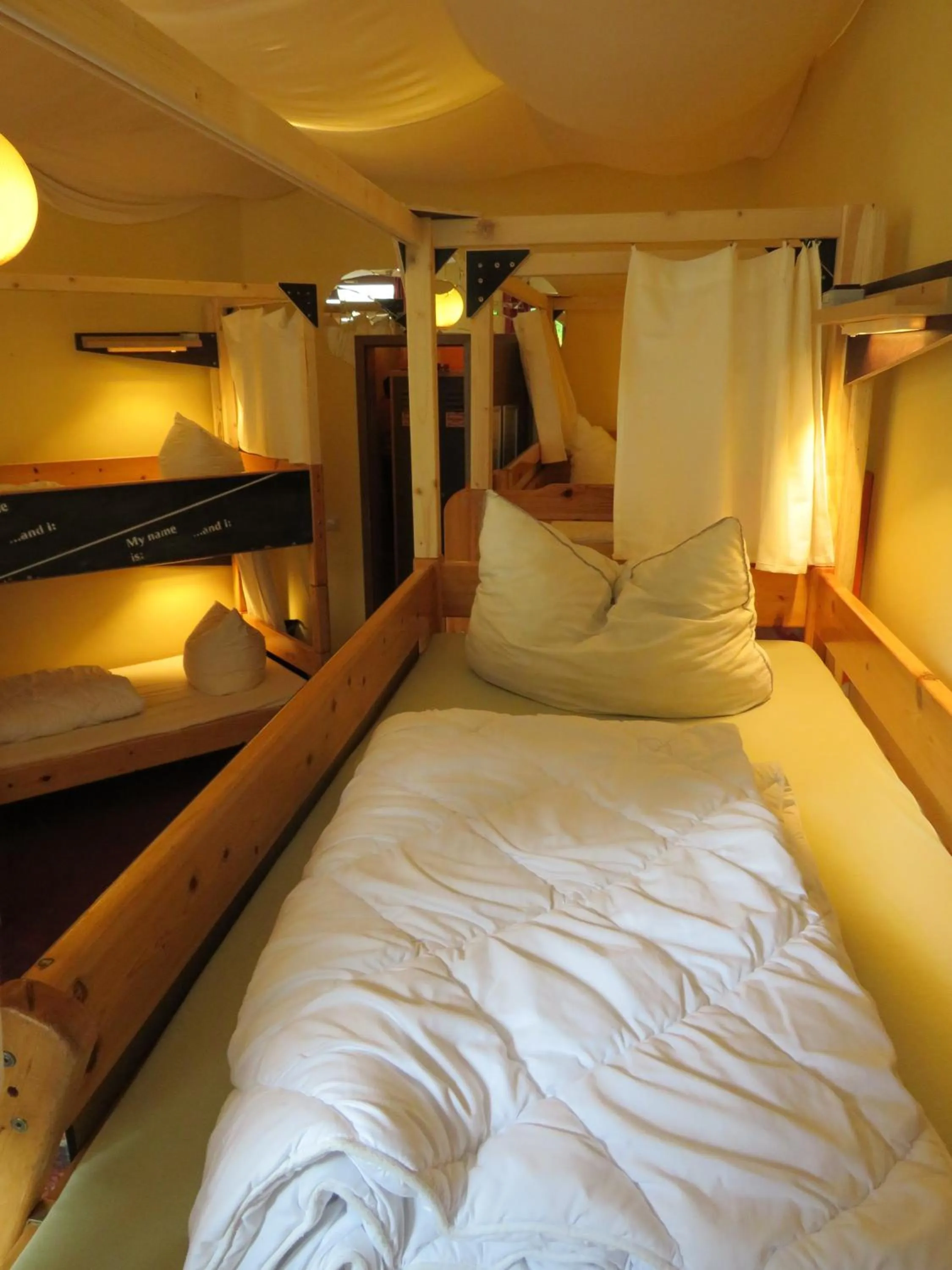 Bedroom, Bed in Hostel Lollis Homestay Dresden