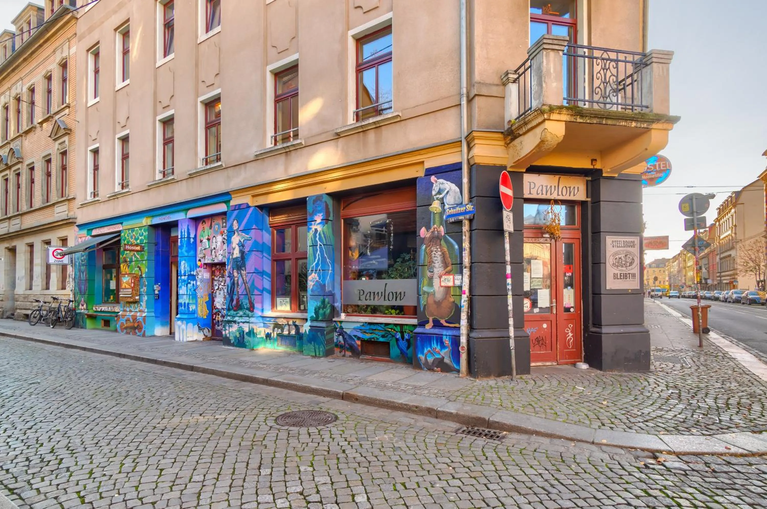 Property building in Hostel Lollis Homestay Dresden