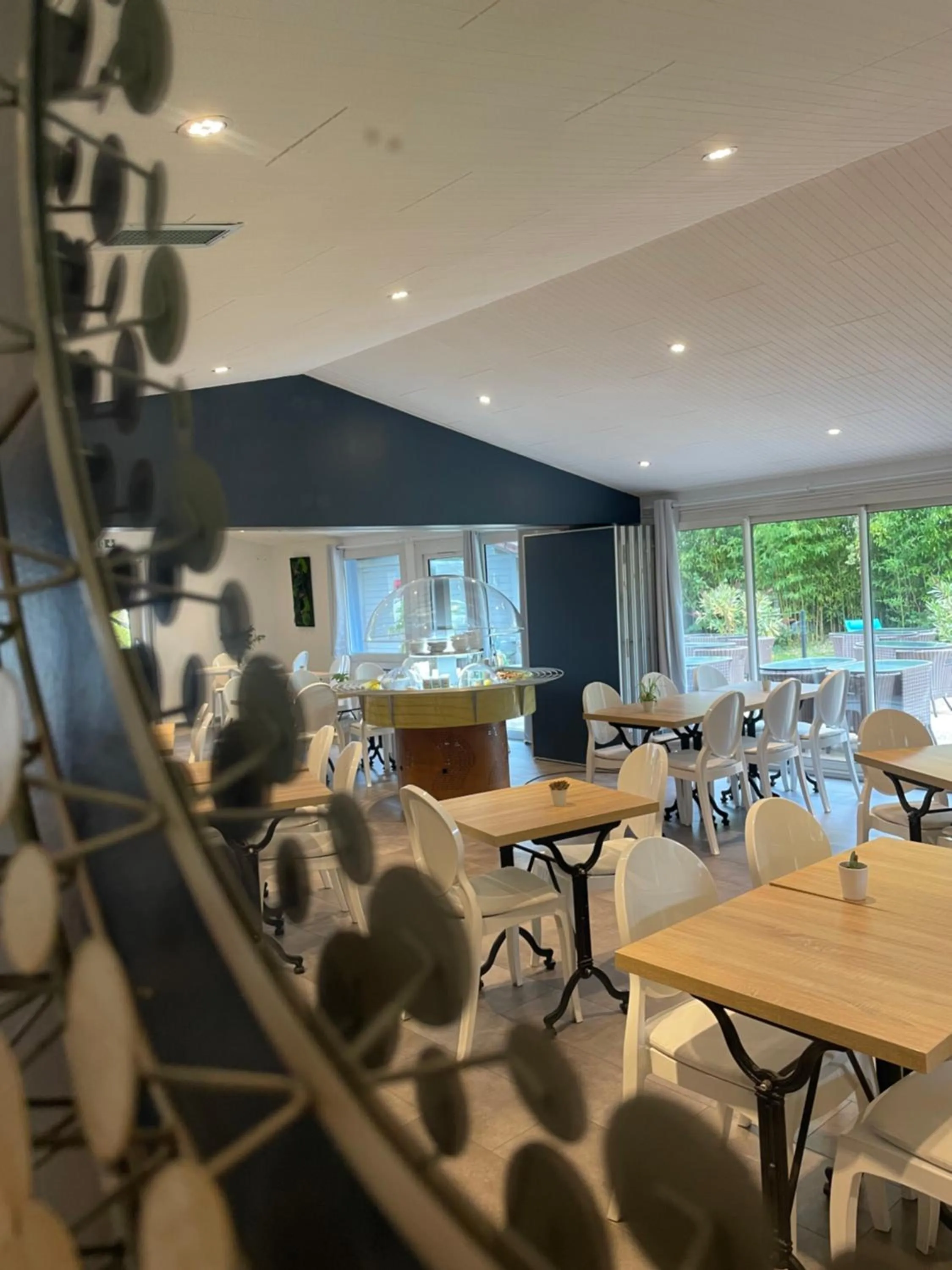 Buffet breakfast in Hôtel Côté Sud Léman