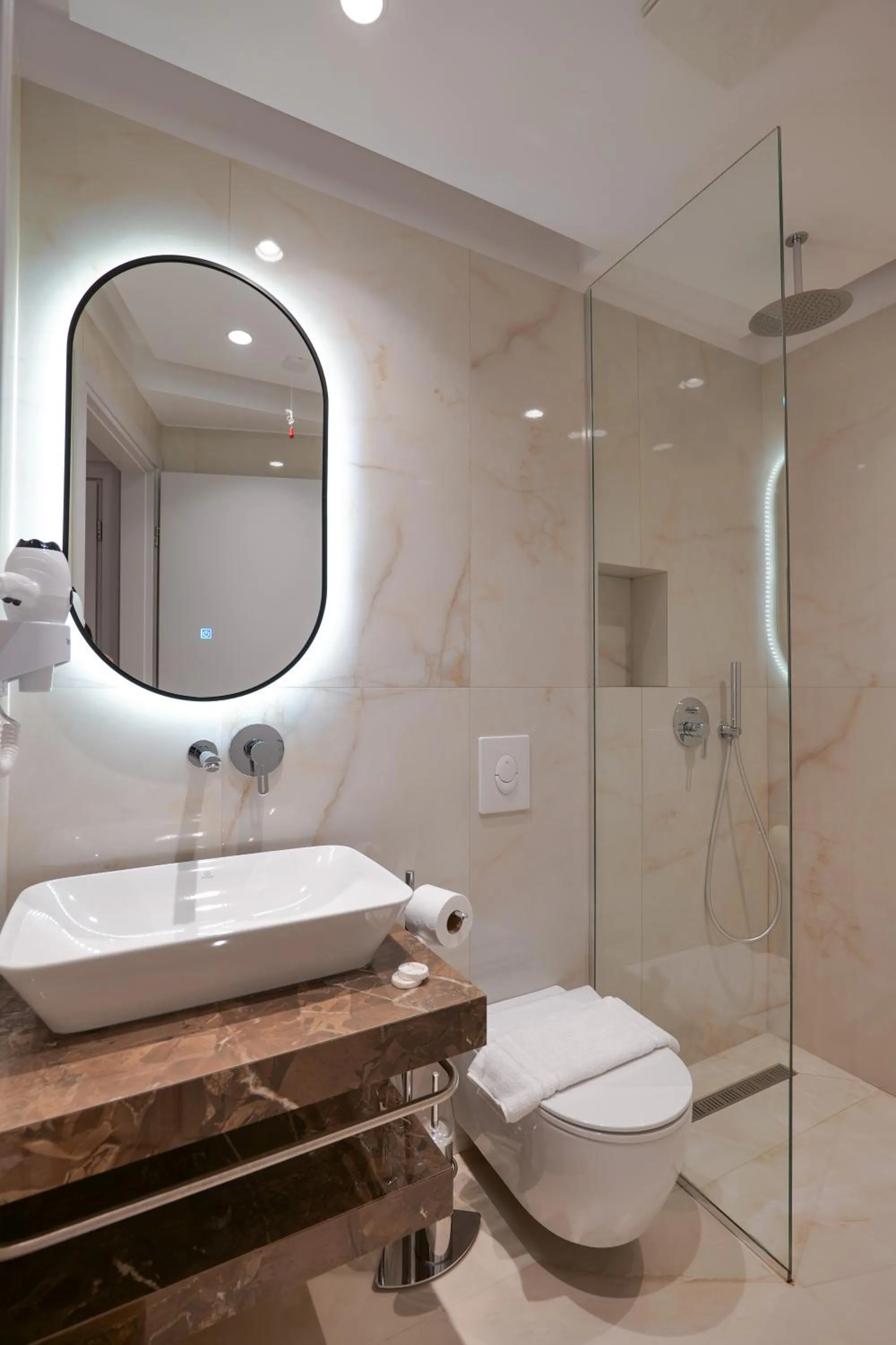 Bathroom in Hotel Oasis