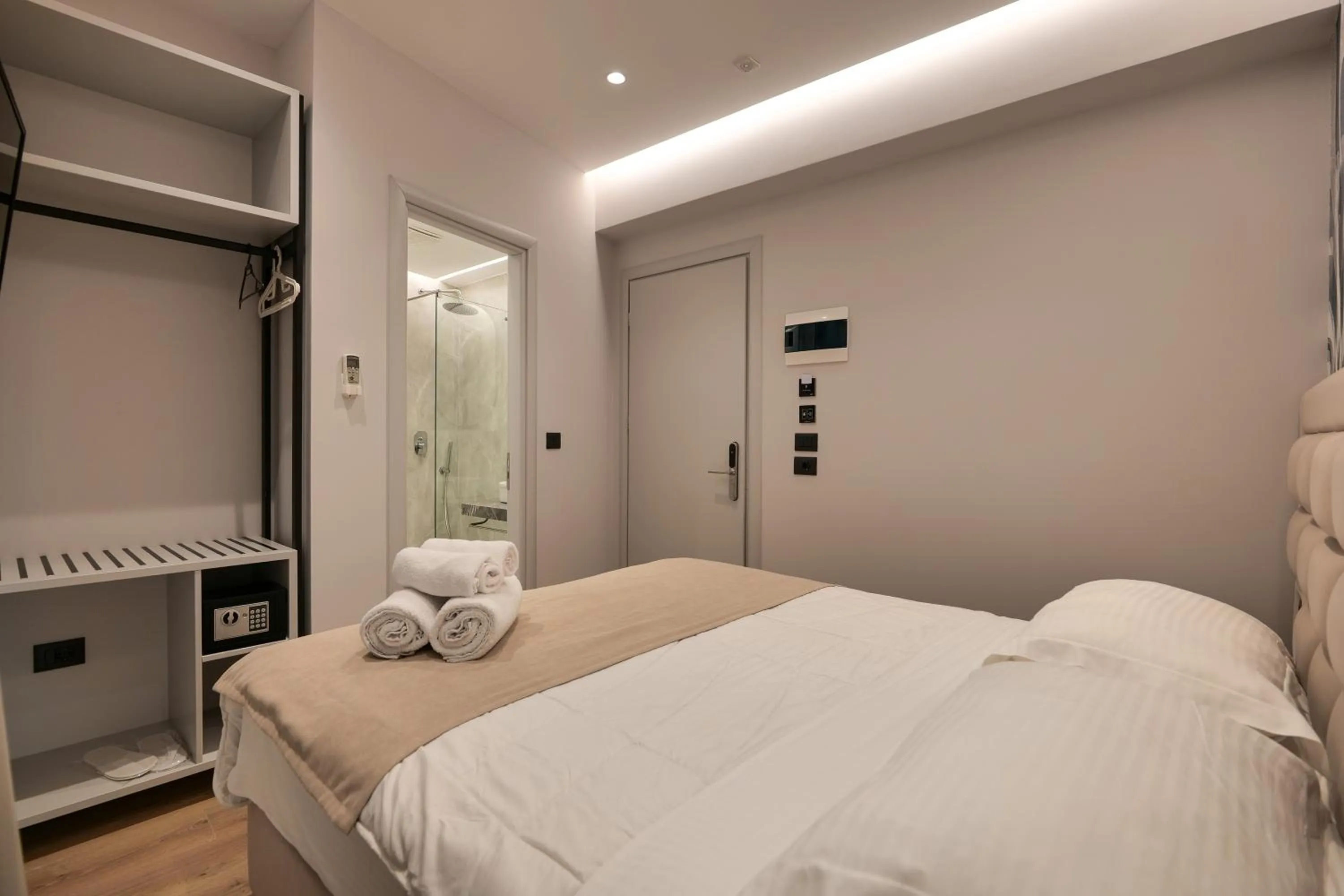 Photo of the whole room in Hotel Oasis