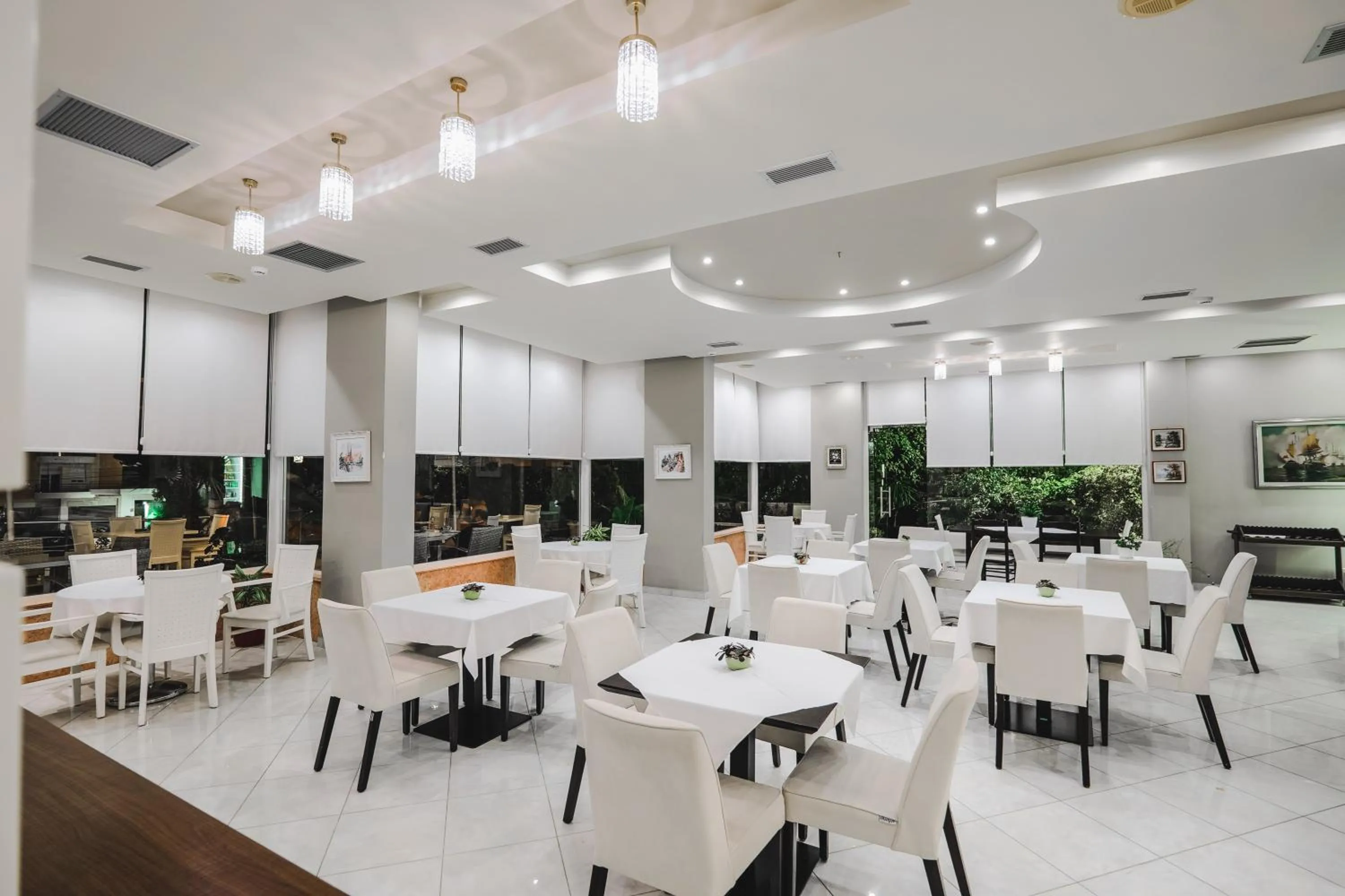 Restaurant/places to eat in Hotel Oasis