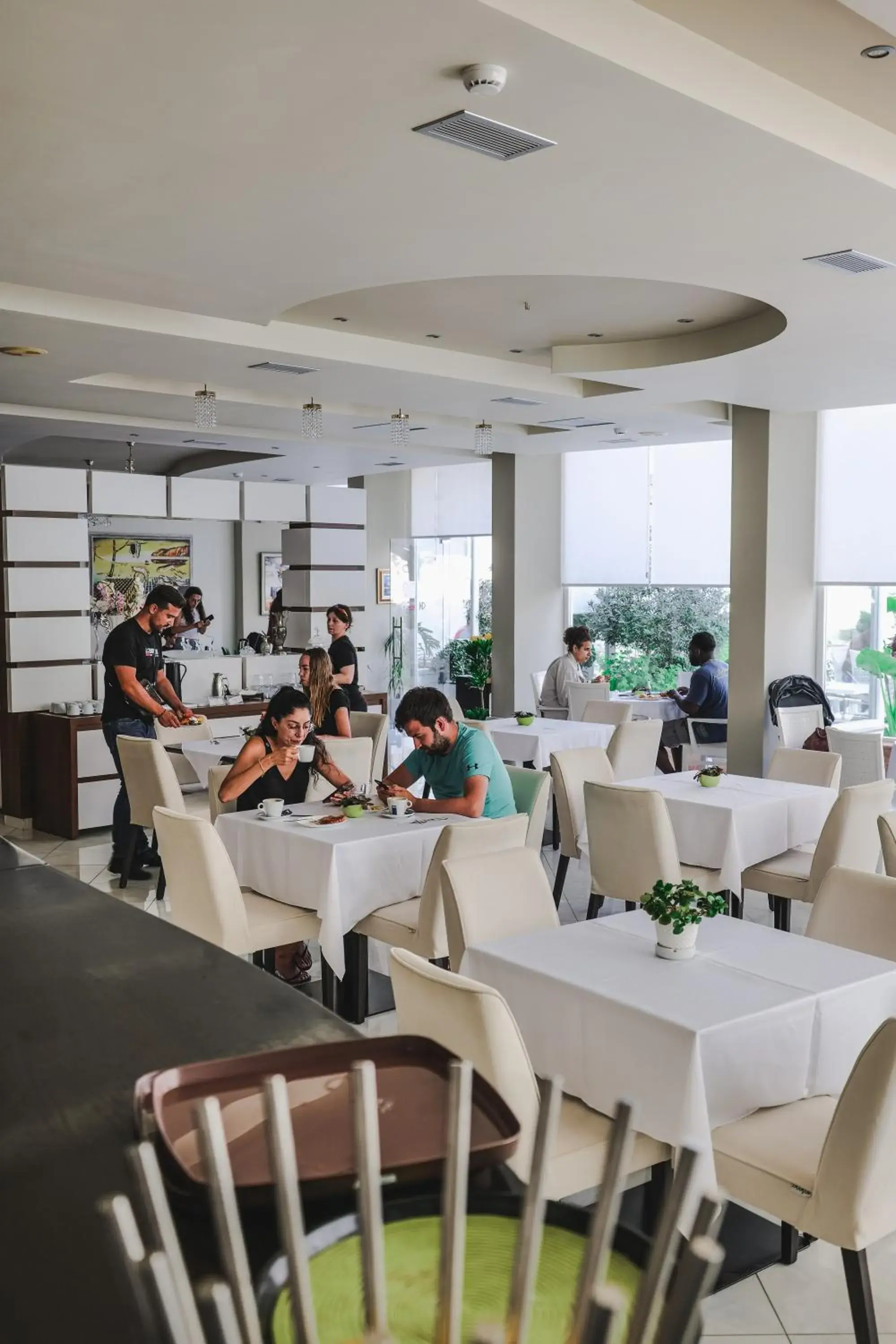 Restaurant/places to eat in Hotel Oasis Restaurant/places to eat in Hotel Oasis