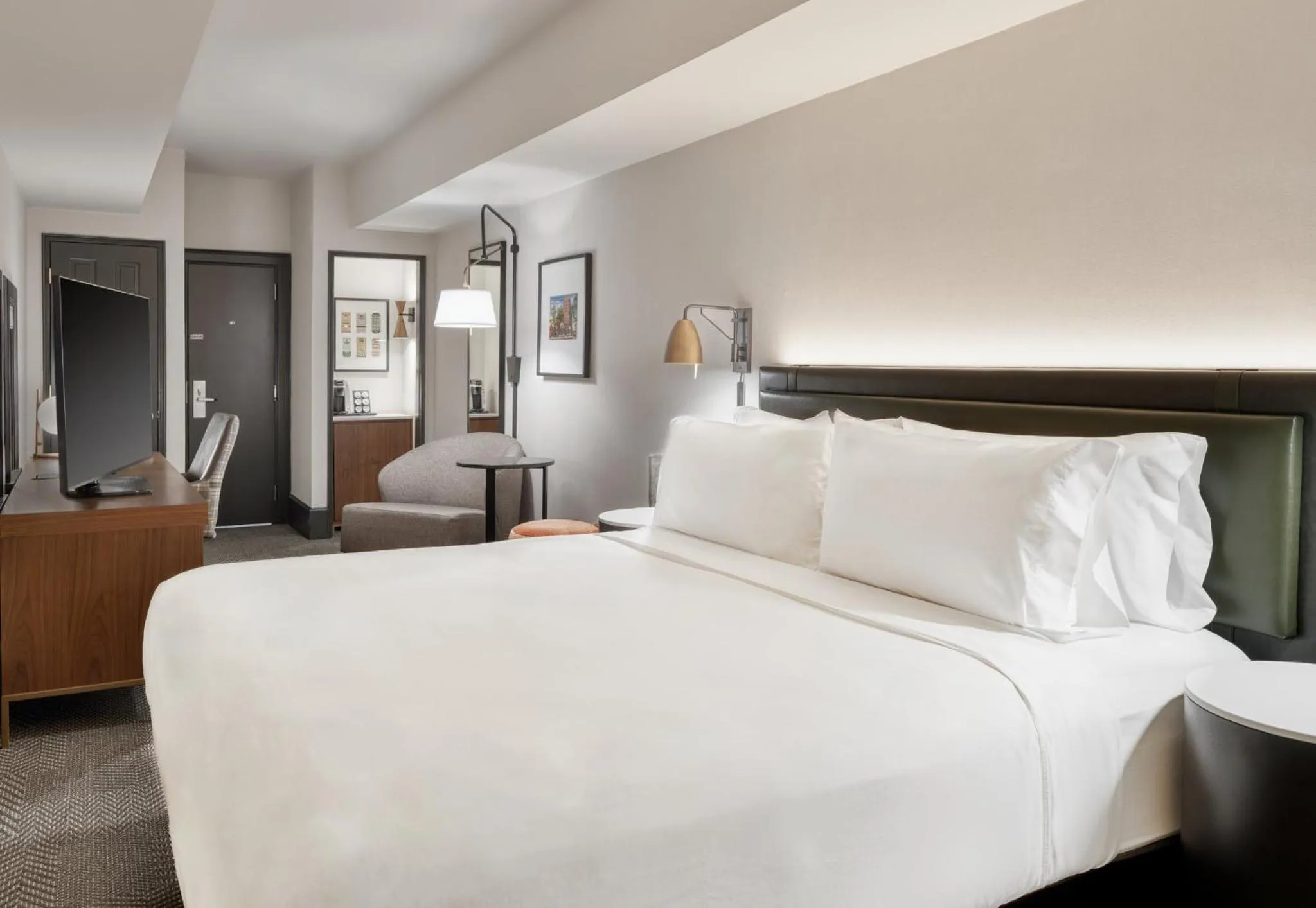 Photo of the whole room, Bed in Crowne Plaza Indianapolis-Dwtn-Union Stn by IHG