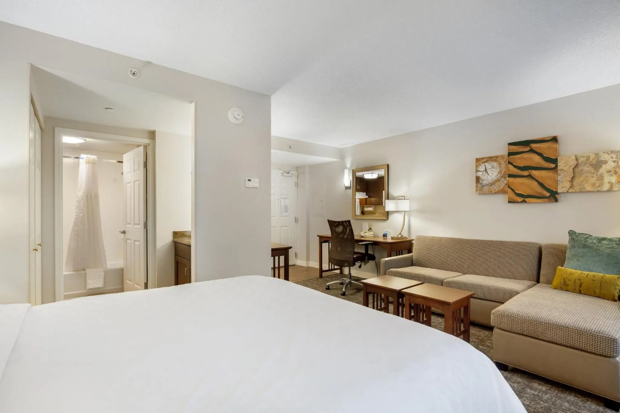 Photo of the whole room, Bed in Staybridge Suites Chesapeake-Virginia Beach by IHG