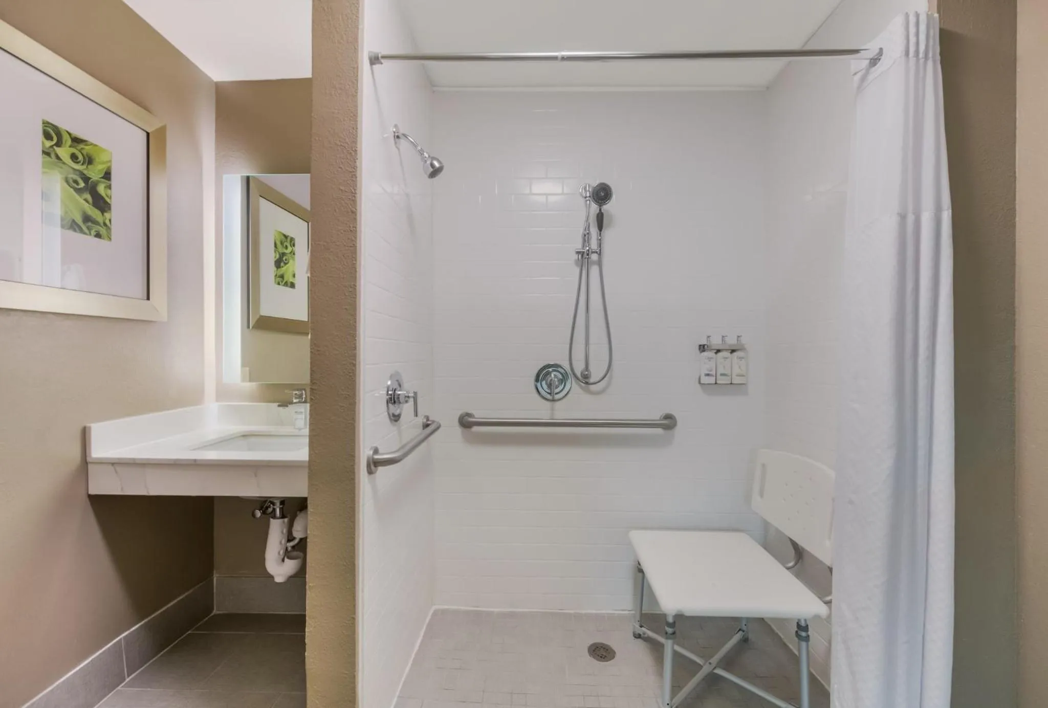 Photo of the whole room in Staybridge Suites Chesapeake-Virginia Beach by IHG