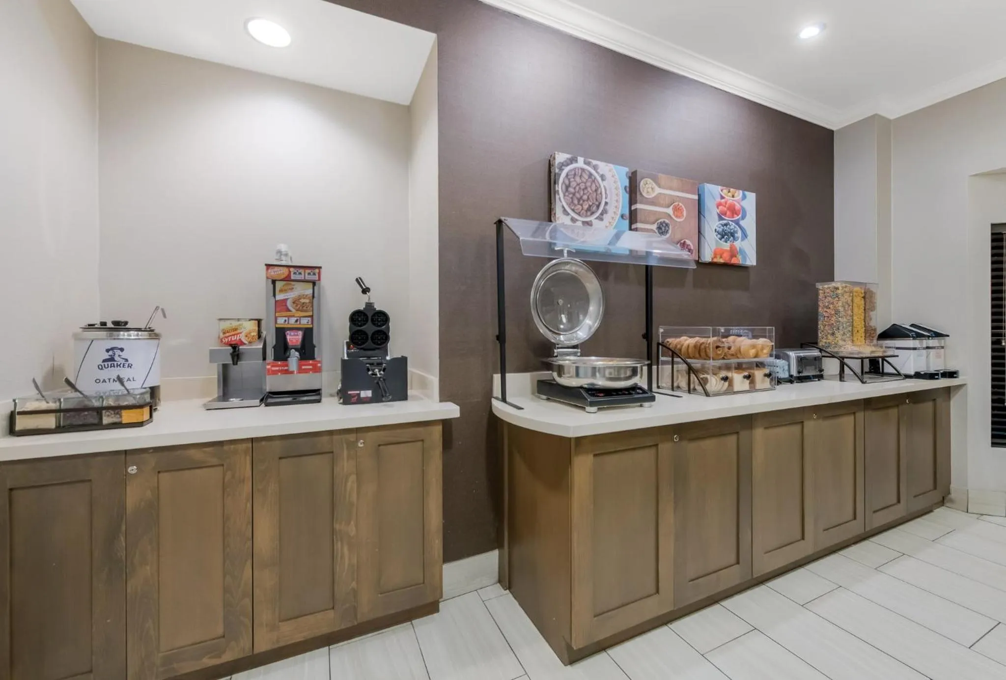 Breakfast in Staybridge Suites Chesapeake-Virginia Beach by IHG