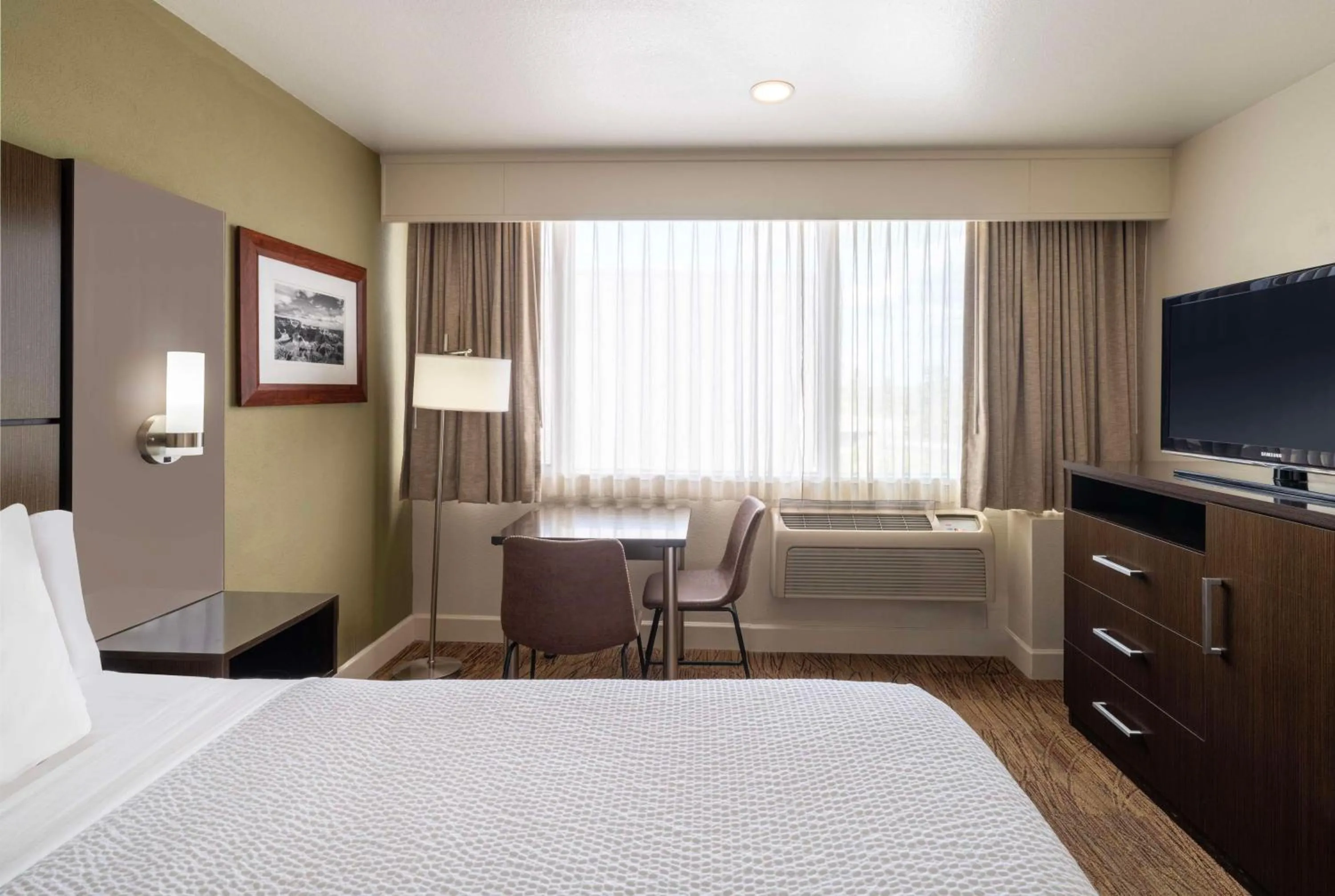 Bedroom, Bed in Best Western Pony Soldier Inn & Suites