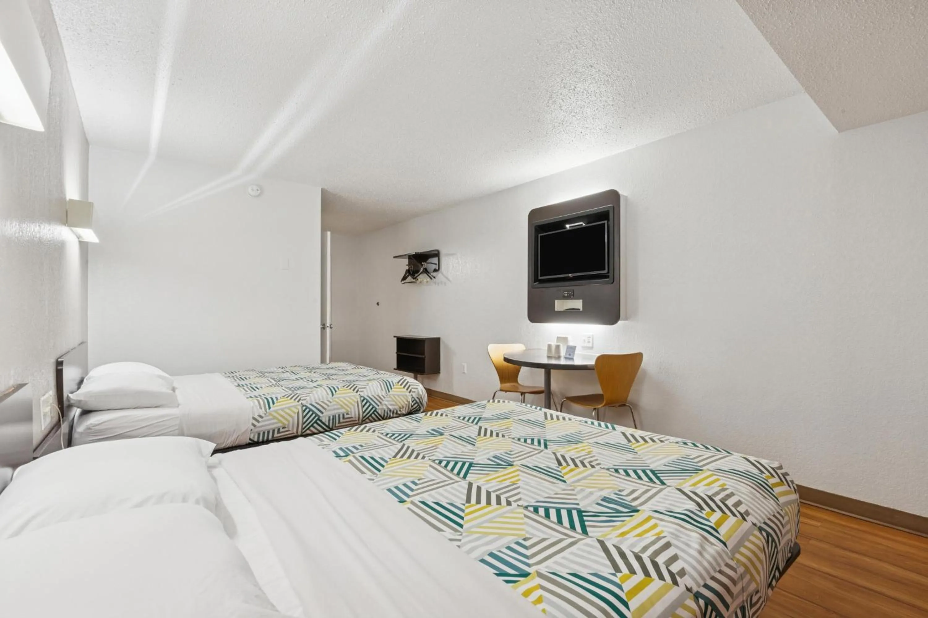 Bedroom, Bed in Motel 6-Piscataway, NJ