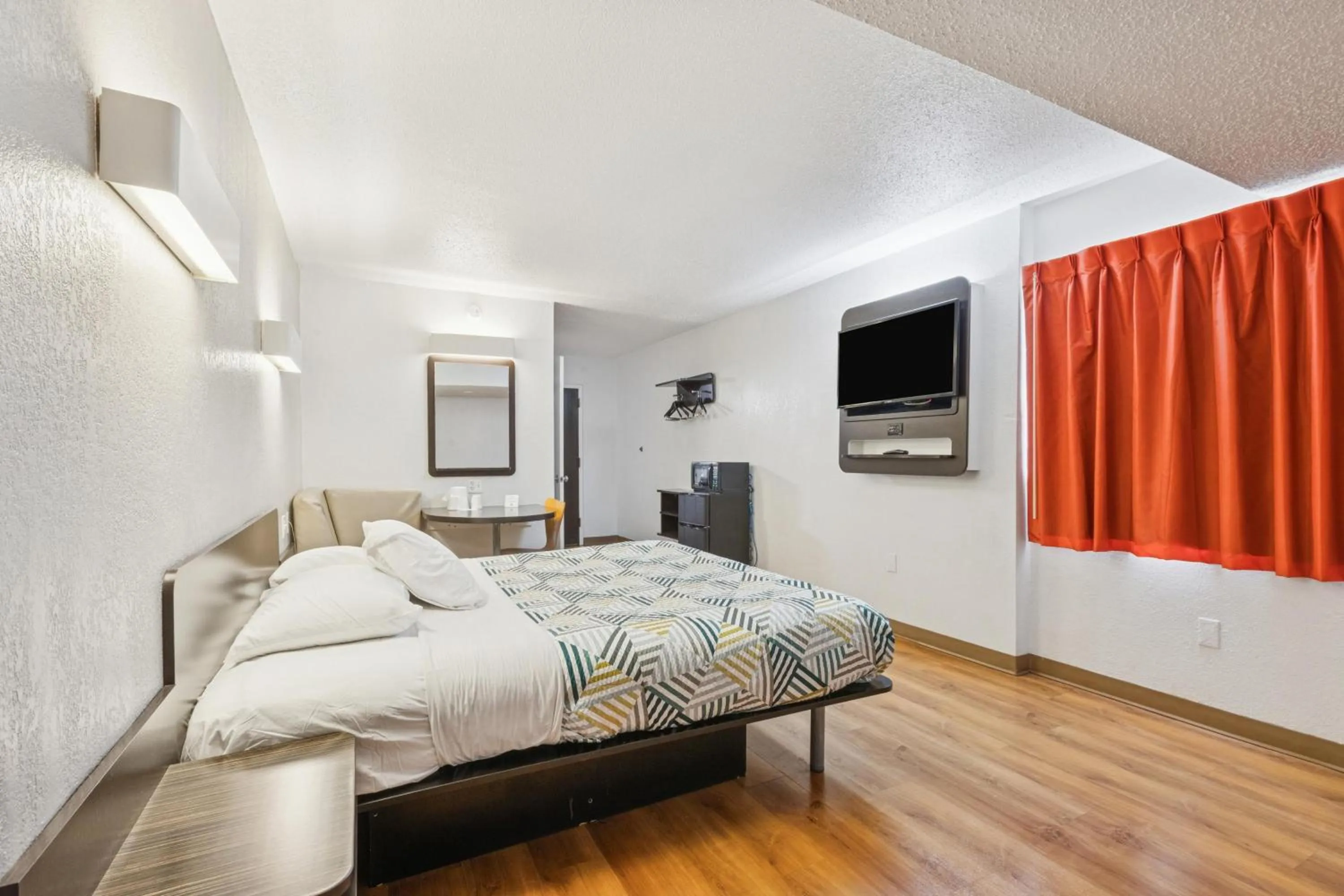 Bedroom, Bed in Motel 6-Piscataway, NJ