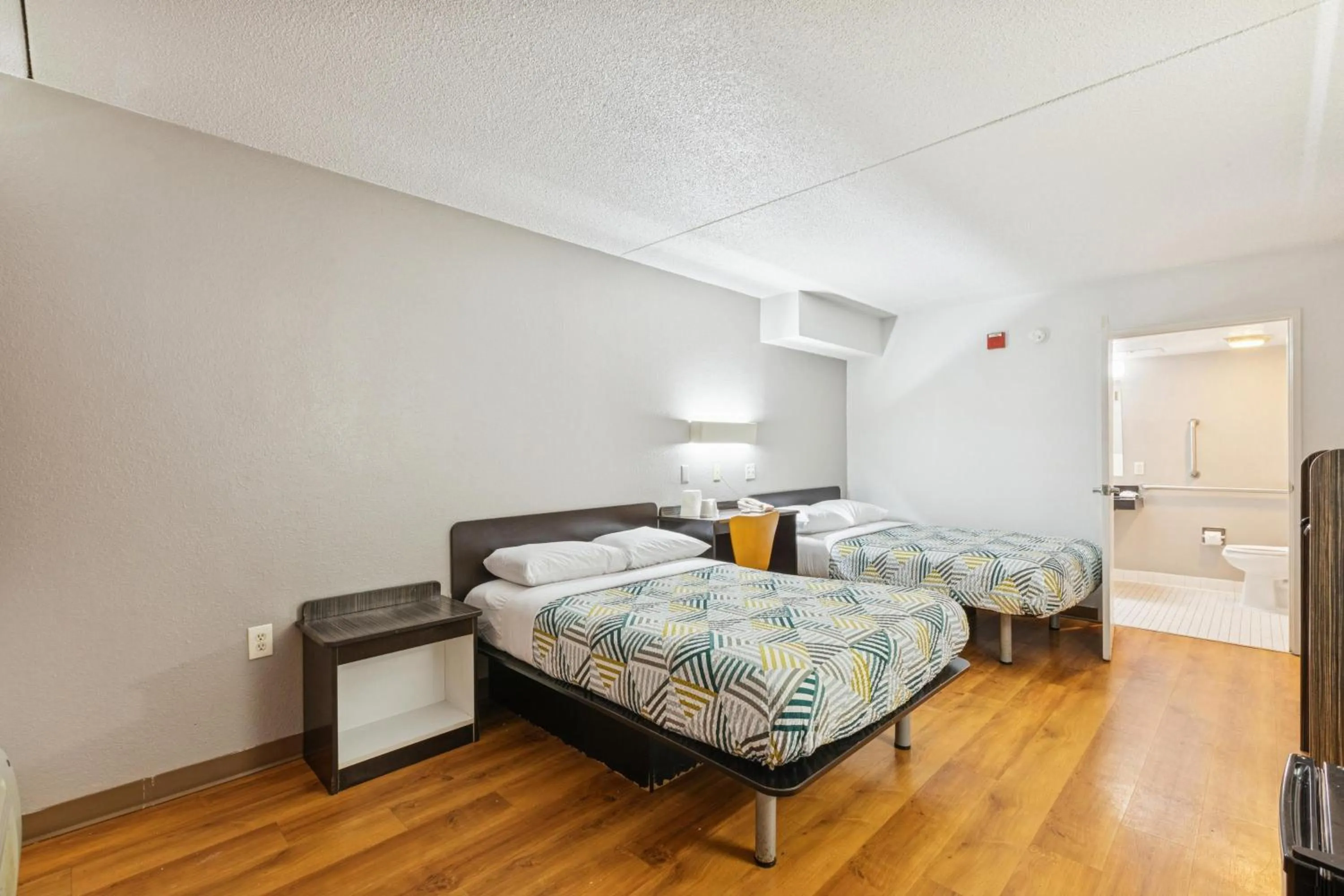 Bedroom, Bed in Motel 6-Piscataway, NJ