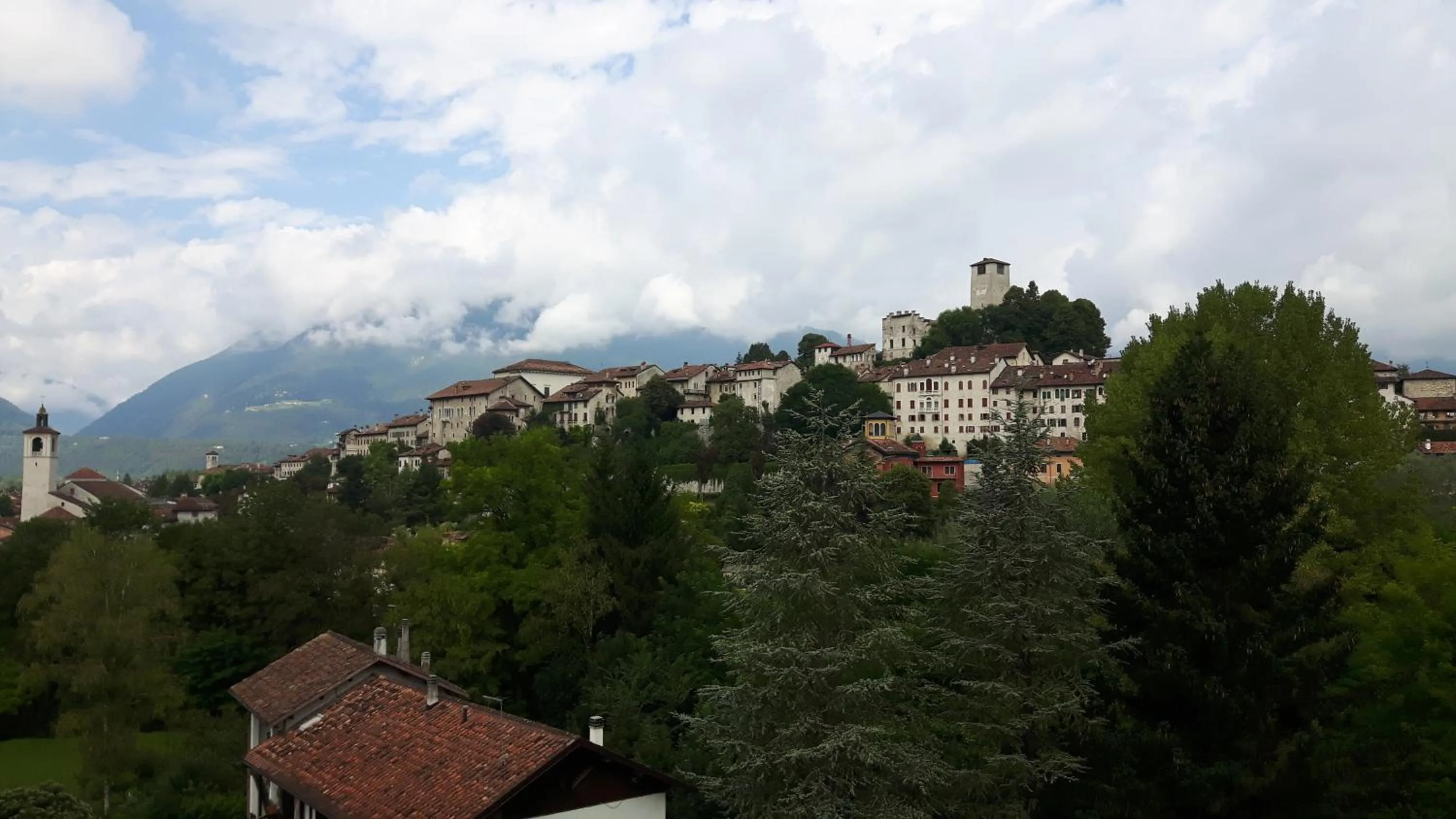 Nearby landmark in Green Rose