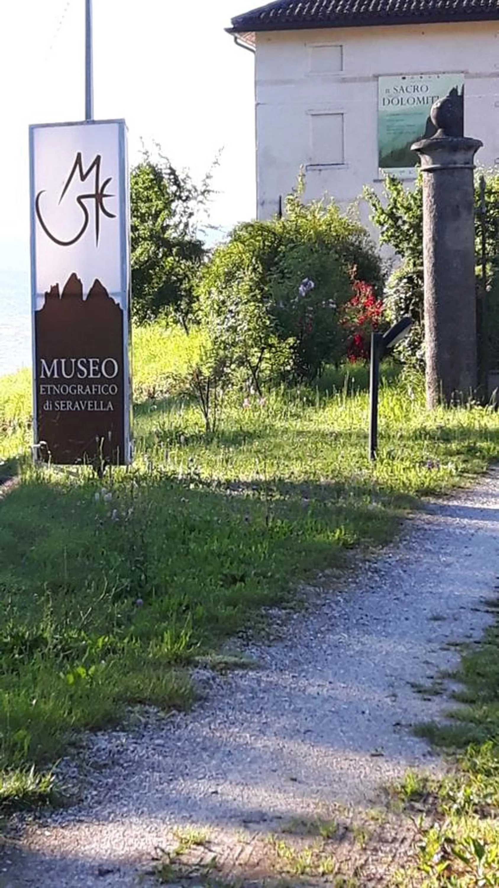 Nearby landmark in Green Rose