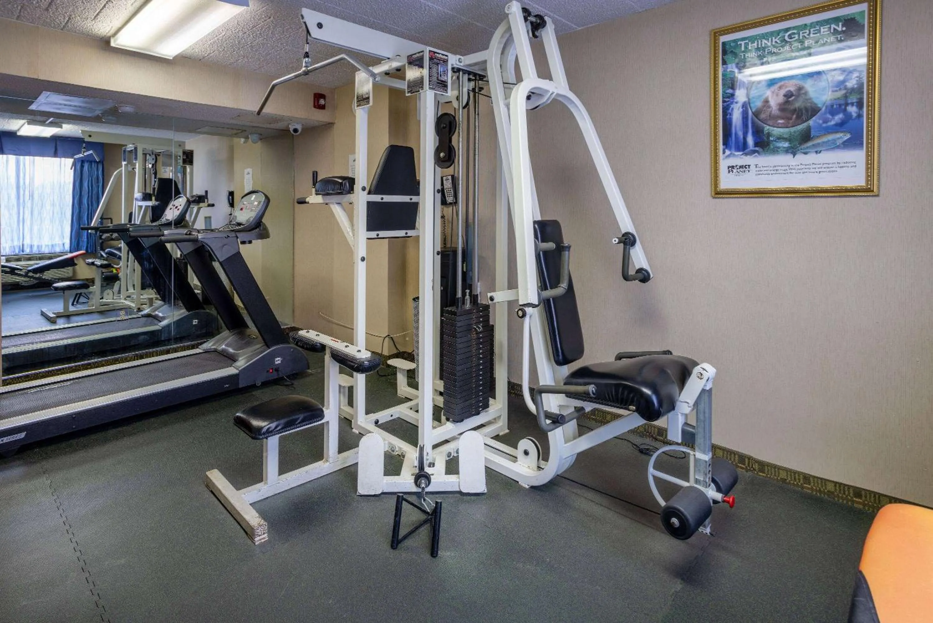 Fitness centre/facilities in Days Hotel by Wyndham North Bergen