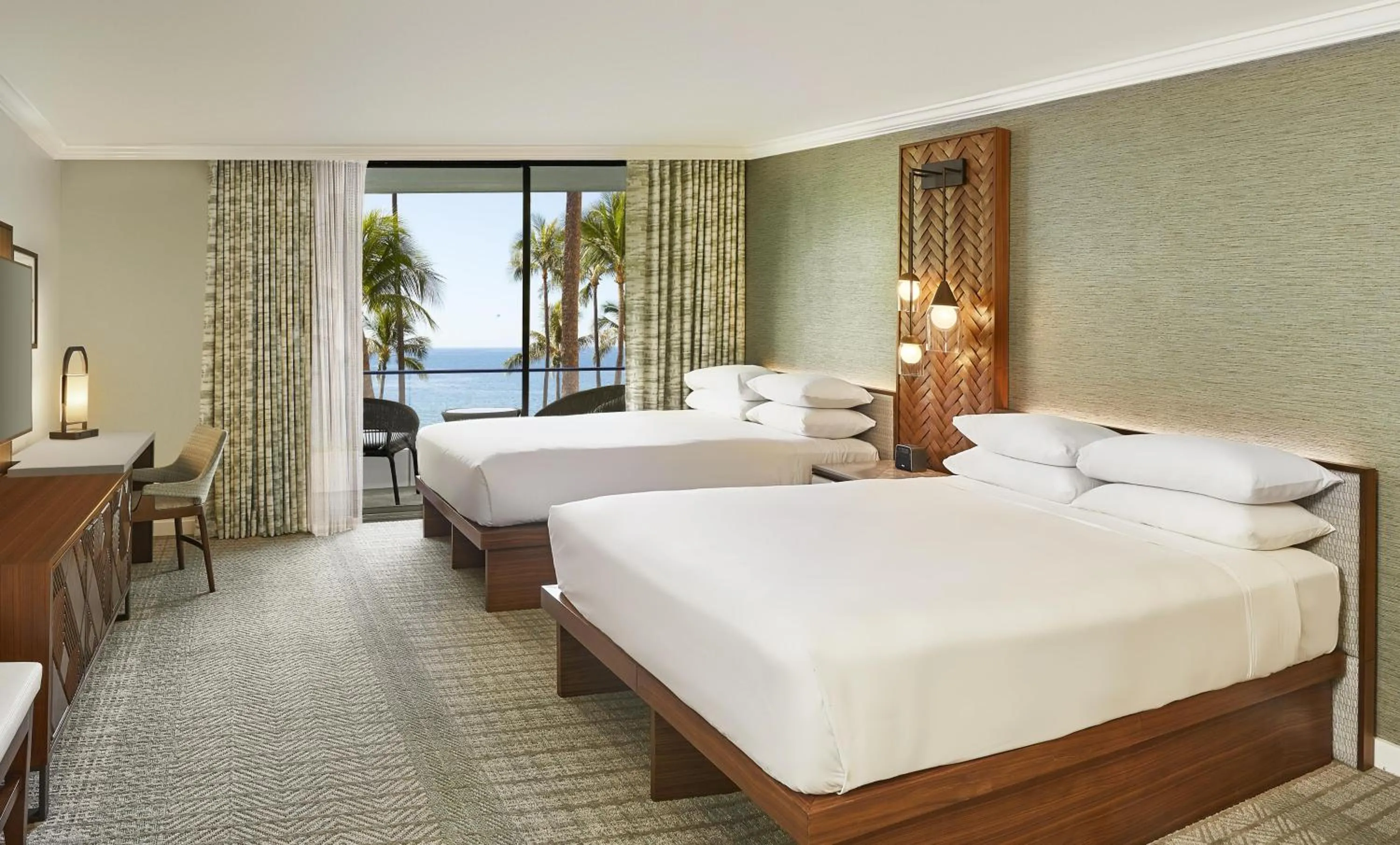 Bedroom, Bed in Hyatt Regency Maui Resort & Spa