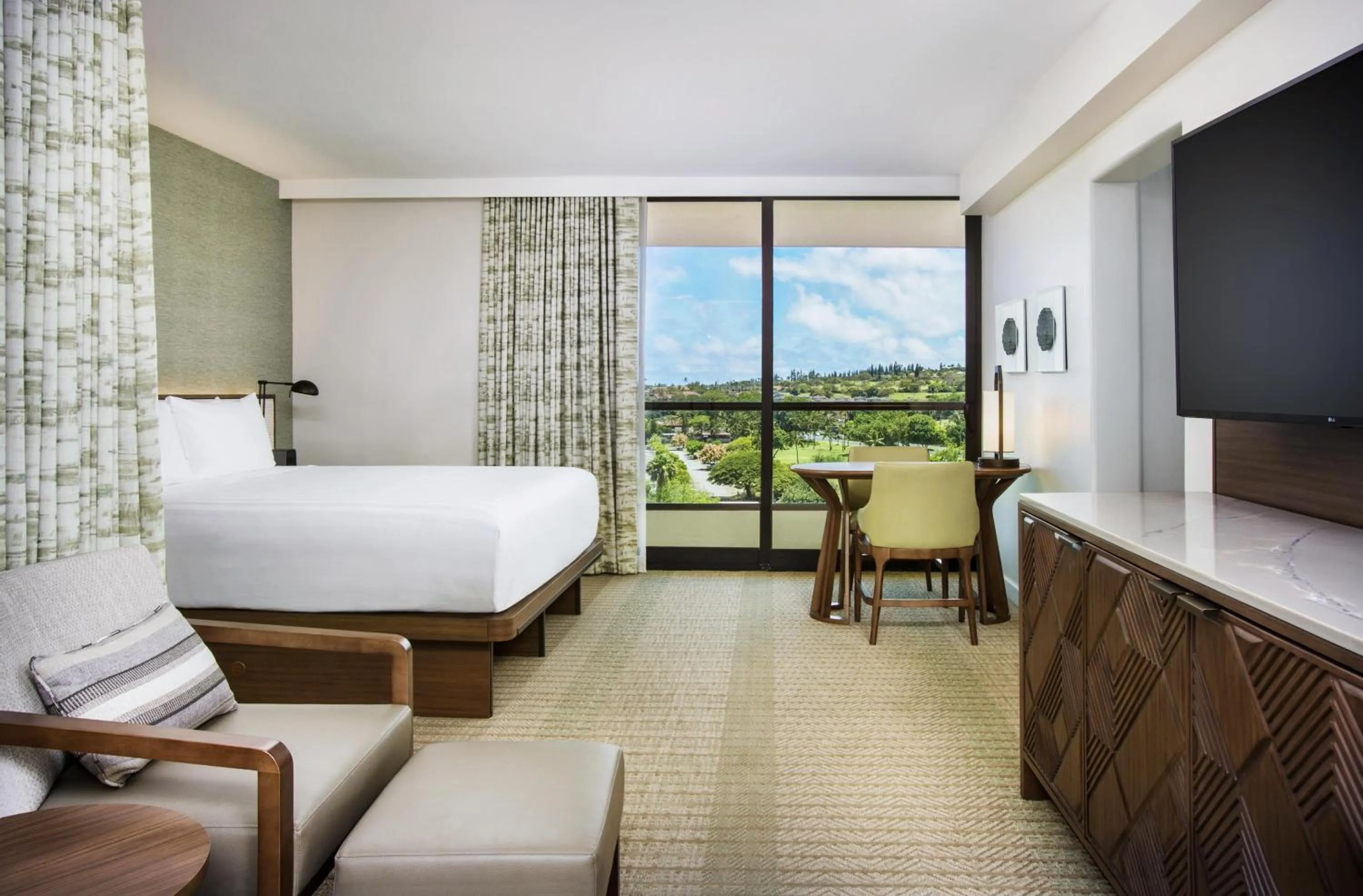 Bedroom, Bed in Hyatt Regency Maui Resort & Spa