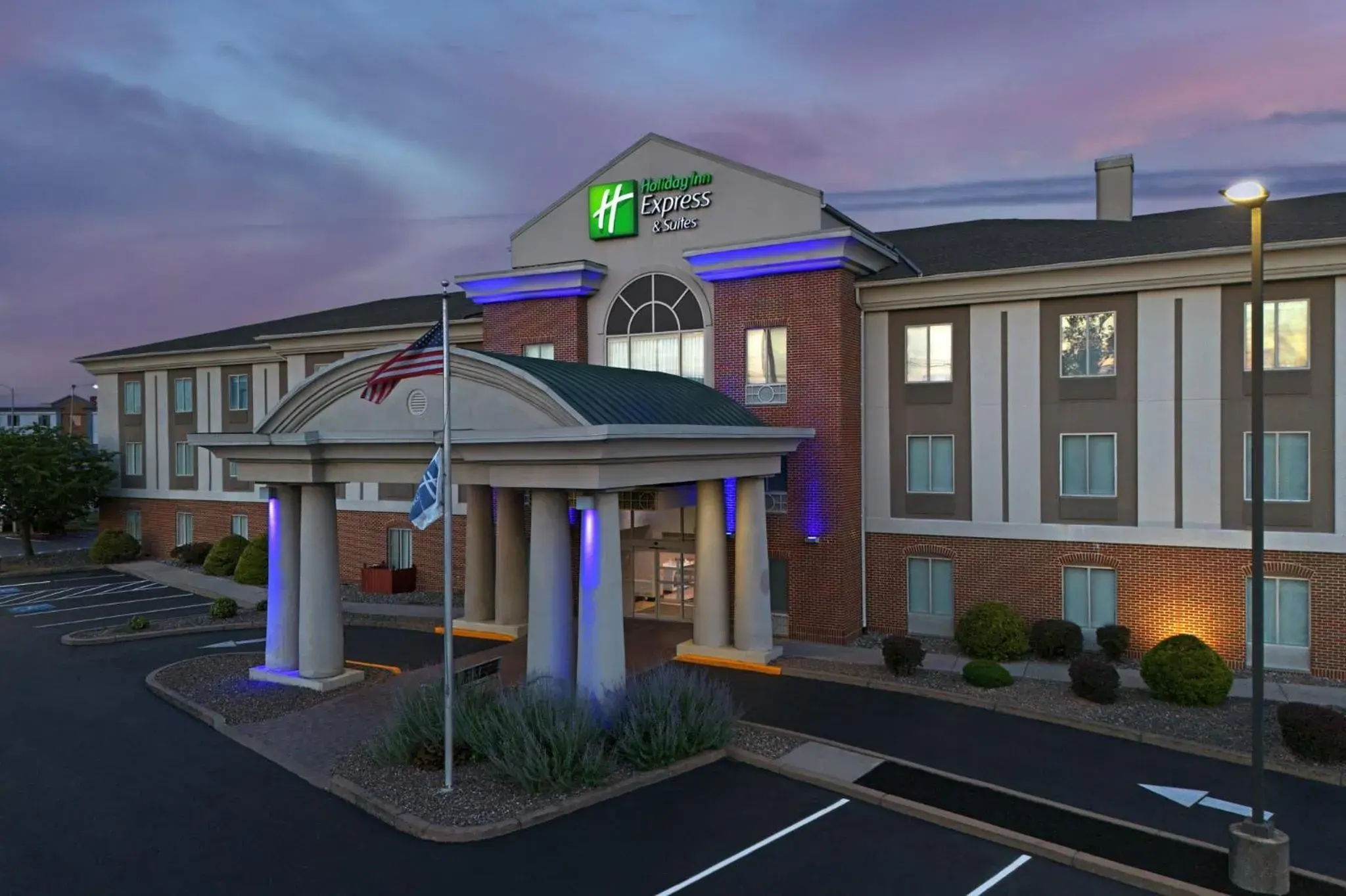 Property building in Holiday Inn Express & Suites by IHG Chambersburg by IHG Property building in Holiday Inn Express & Suites by IHG Chambersburg by IHG