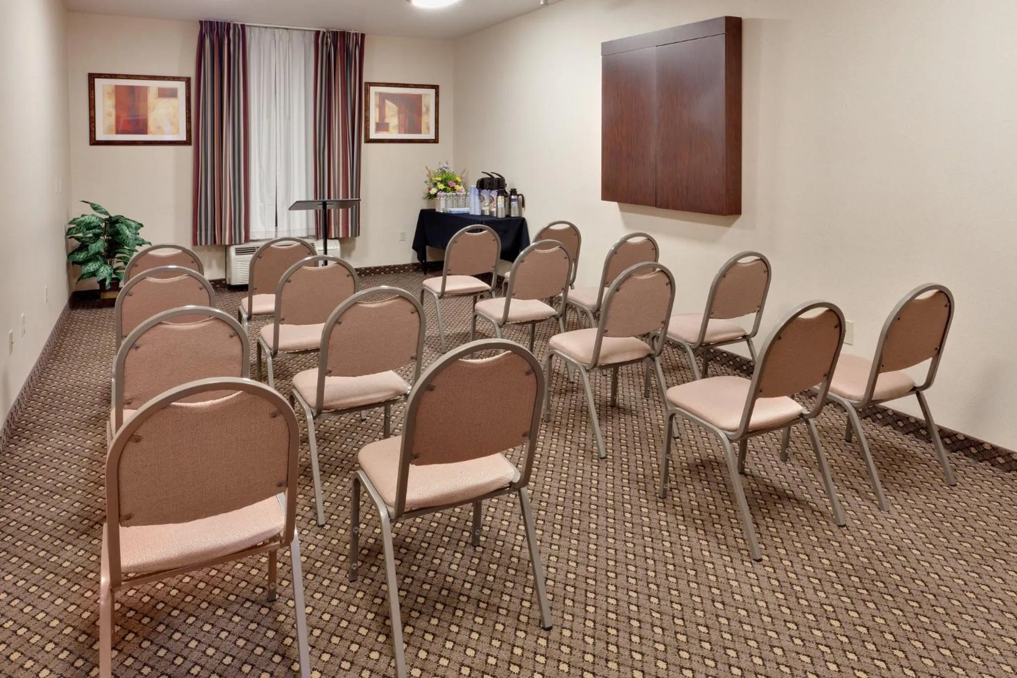 Meeting/conference room in Holiday Inn Express & Suites by IHG Chambersburg by IHG
