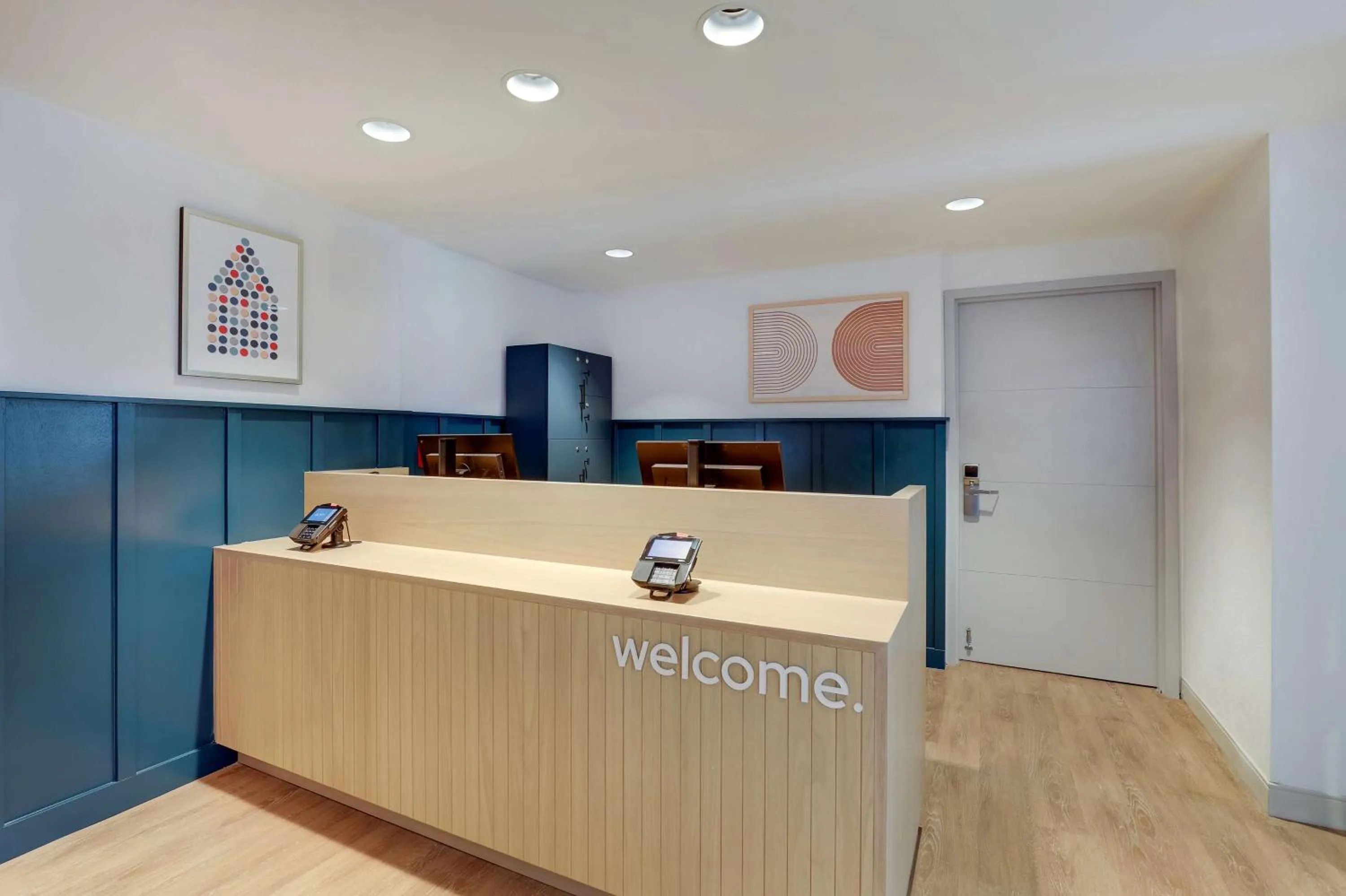 Lobby or reception in Sonesta Simply Suites Boston Braintree