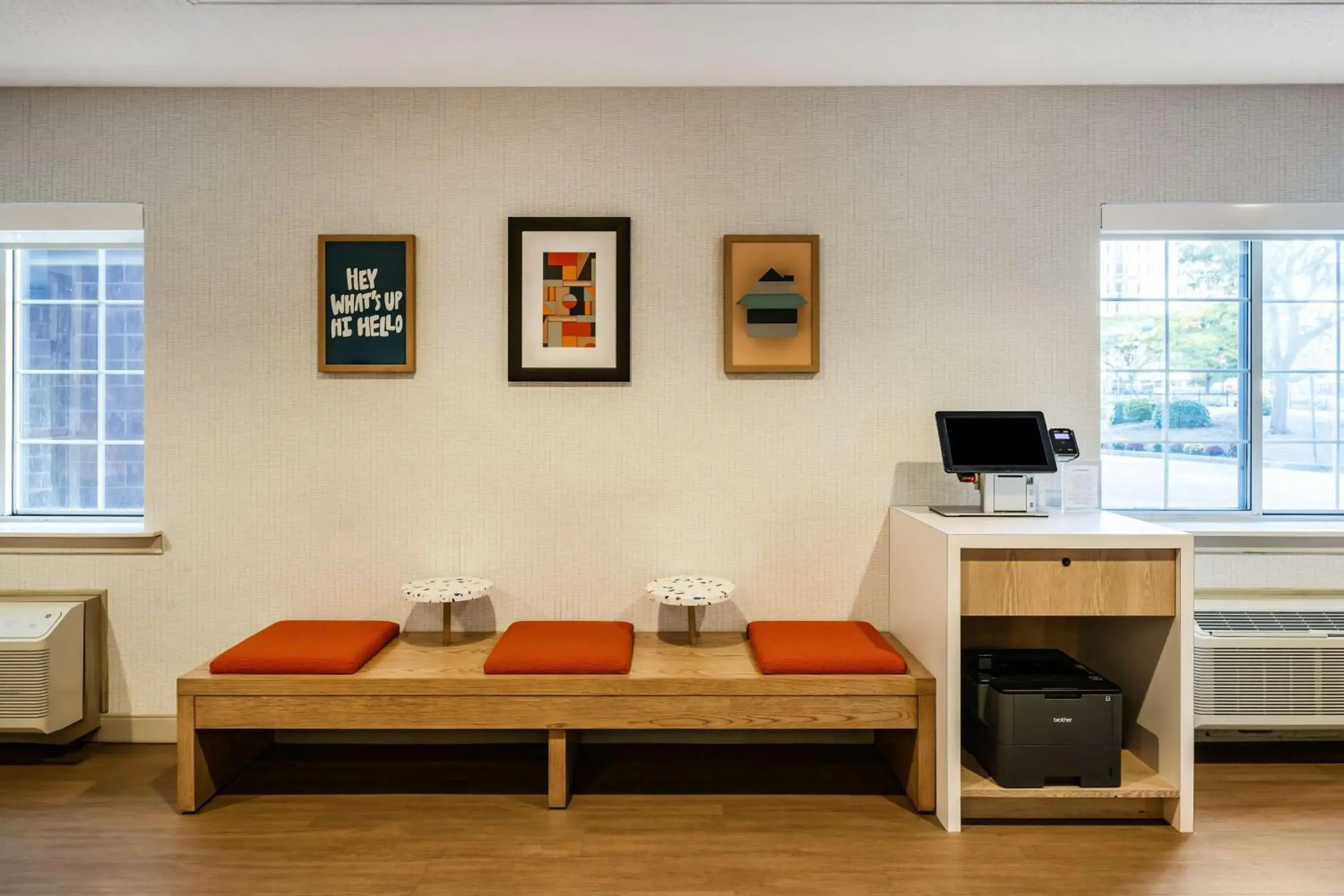 Food and drinks in Sonesta Simply Suites Boston Braintree Food and drinks in Sonesta Simply Suites Boston Braintree