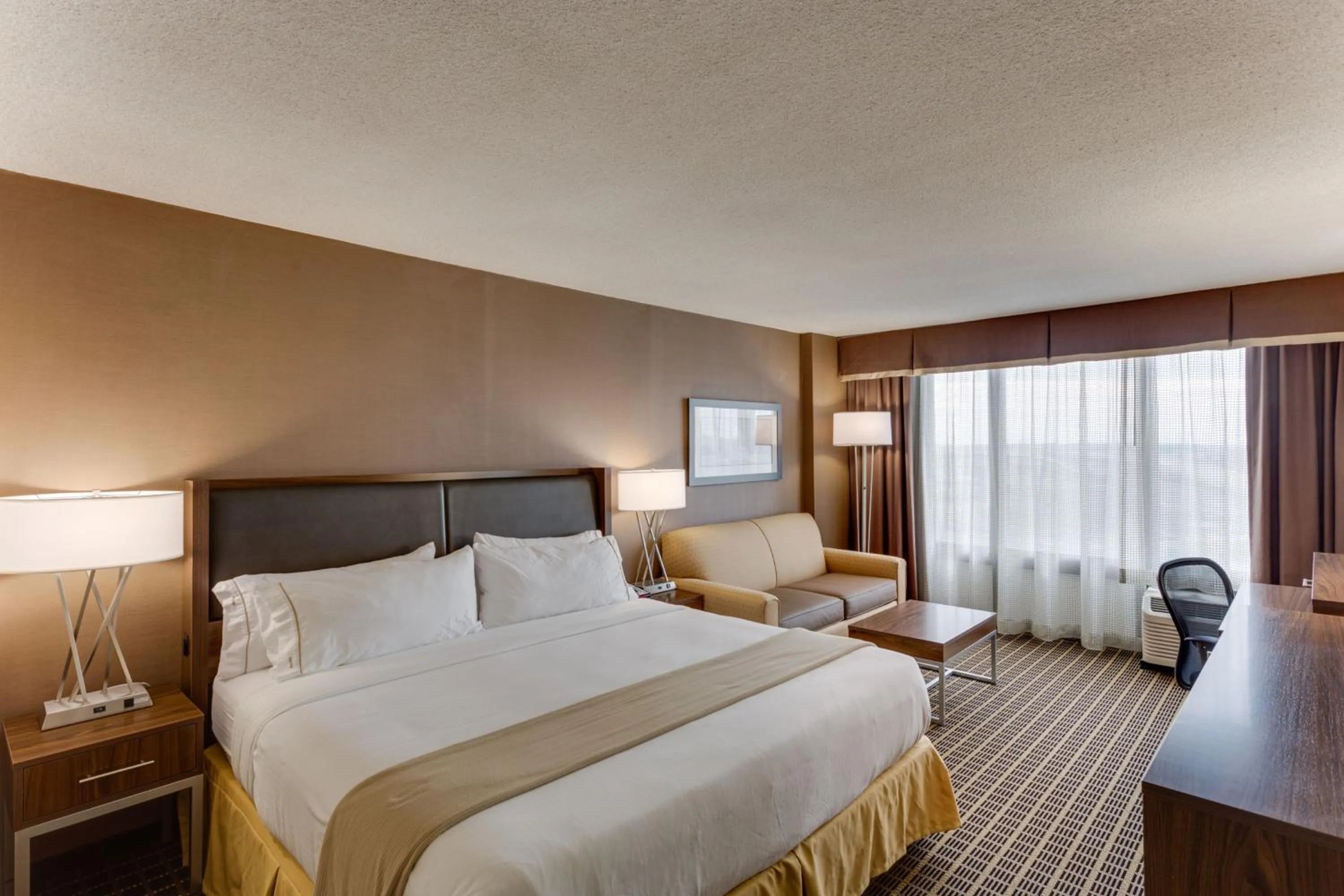 Bedroom, Bed in Holiday Inn Express Washington DC SW - Springfield by IHG
