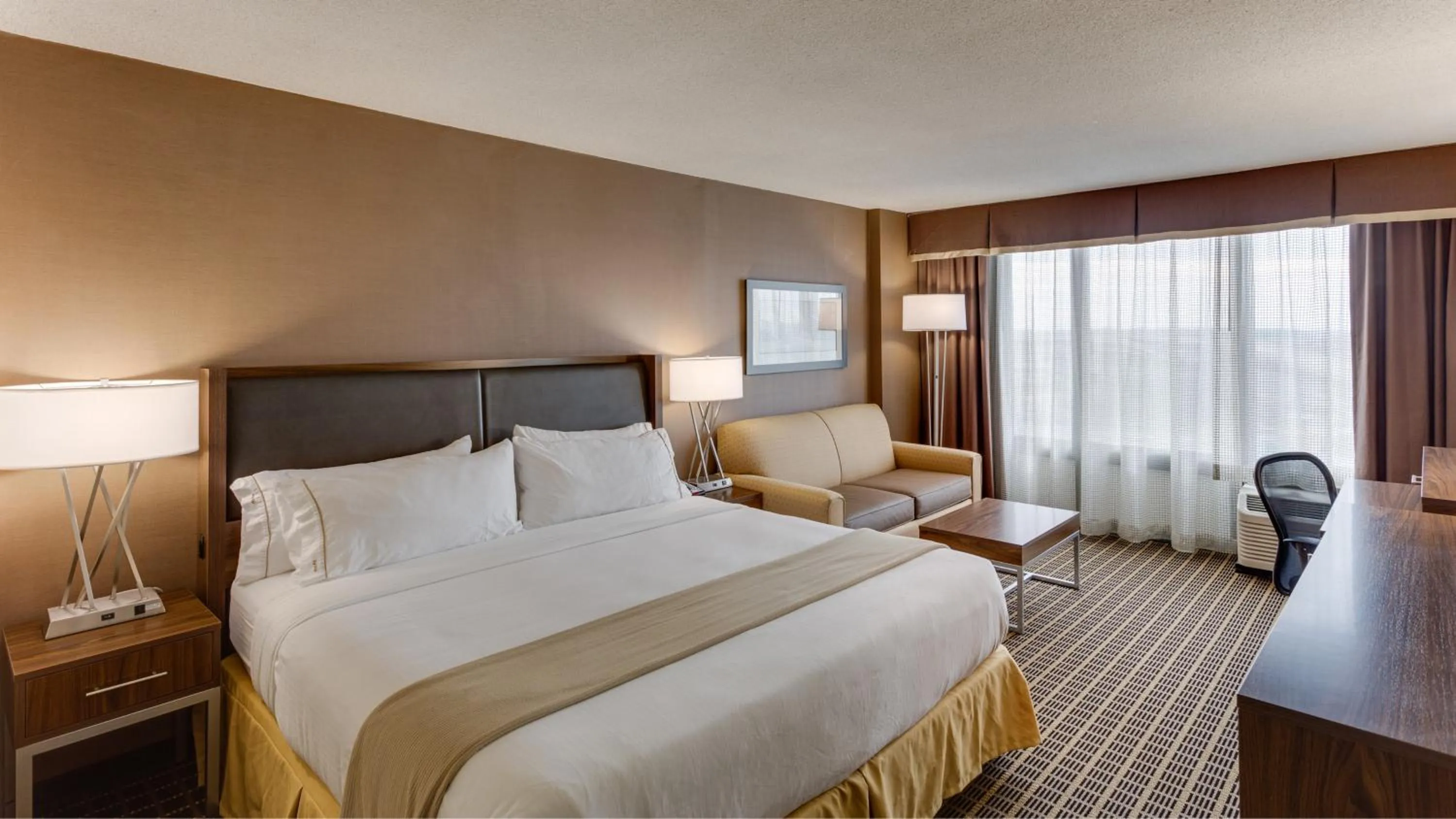 Photo of the whole room, Bed in Holiday Inn Express Washington DC SW - Springfield by IHG