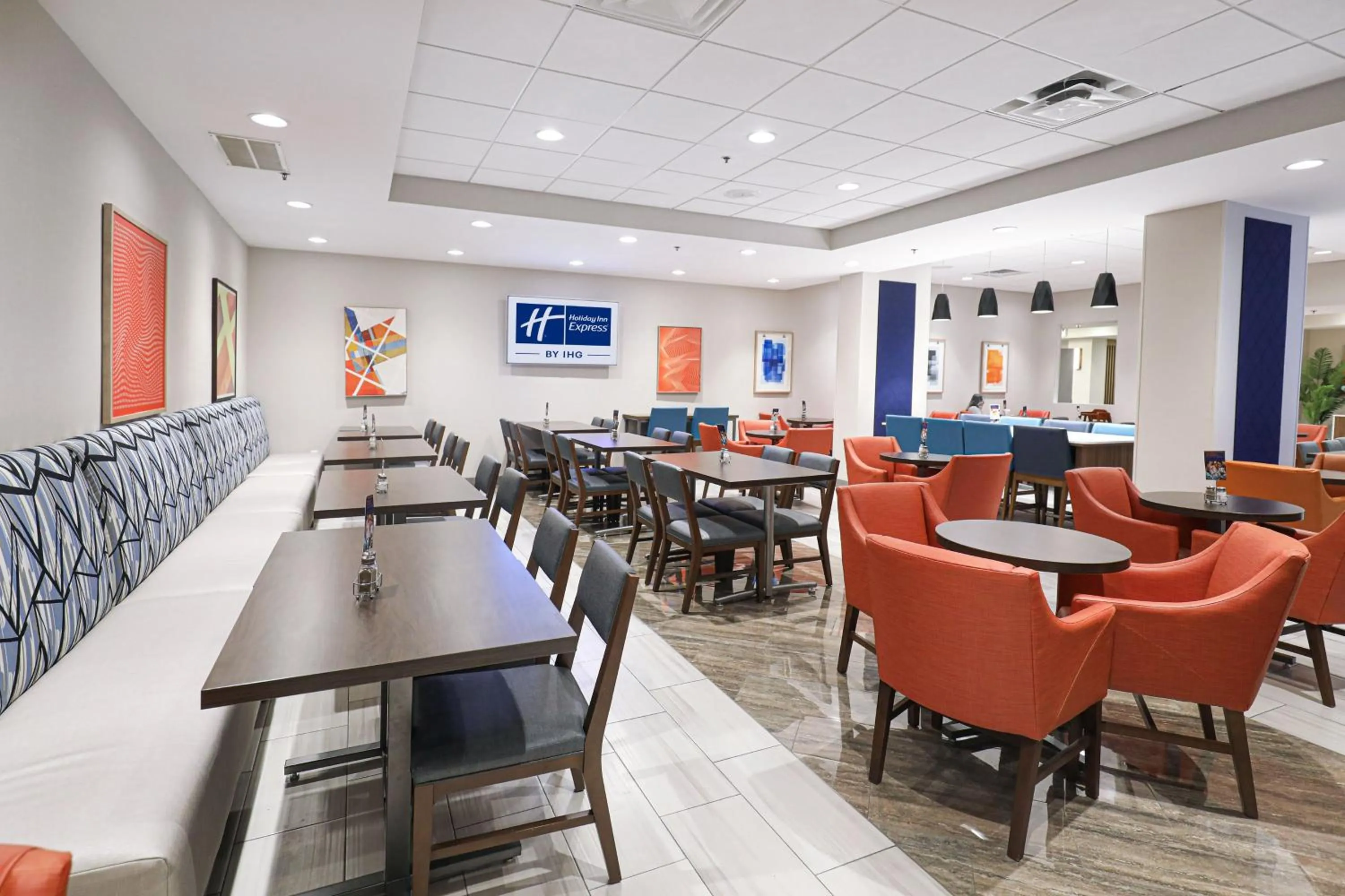 Breakfast in Holiday Inn Express Washington DC SW - Springfield by IHG