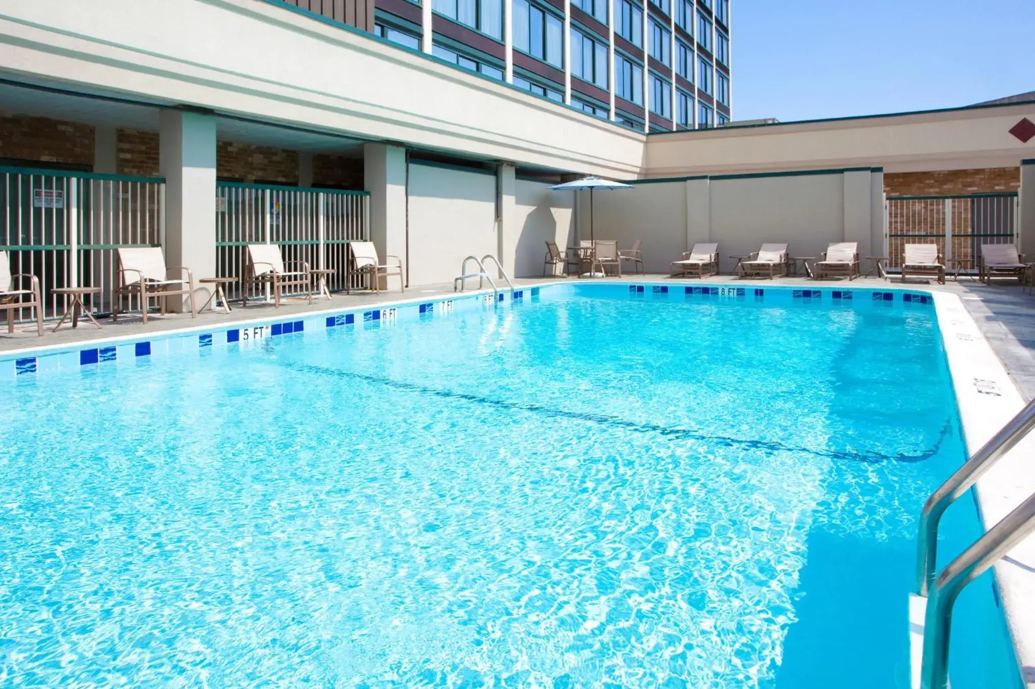 Swimming pool in Holiday Inn Express Washington DC SW - Springfield by IHG Swimming pool in Holiday Inn Express Washington DC SW - Springfield by IHG