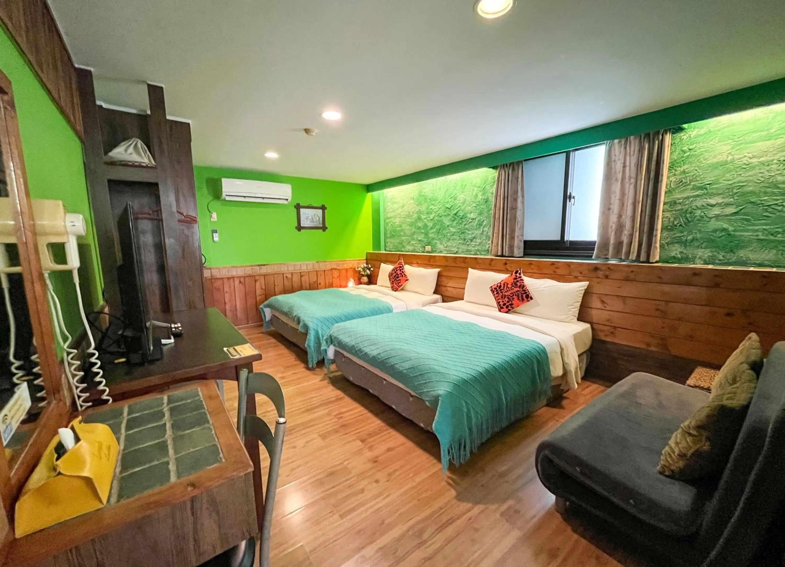 Photo of the whole room, Bed in Tz Shin Resort Hostel