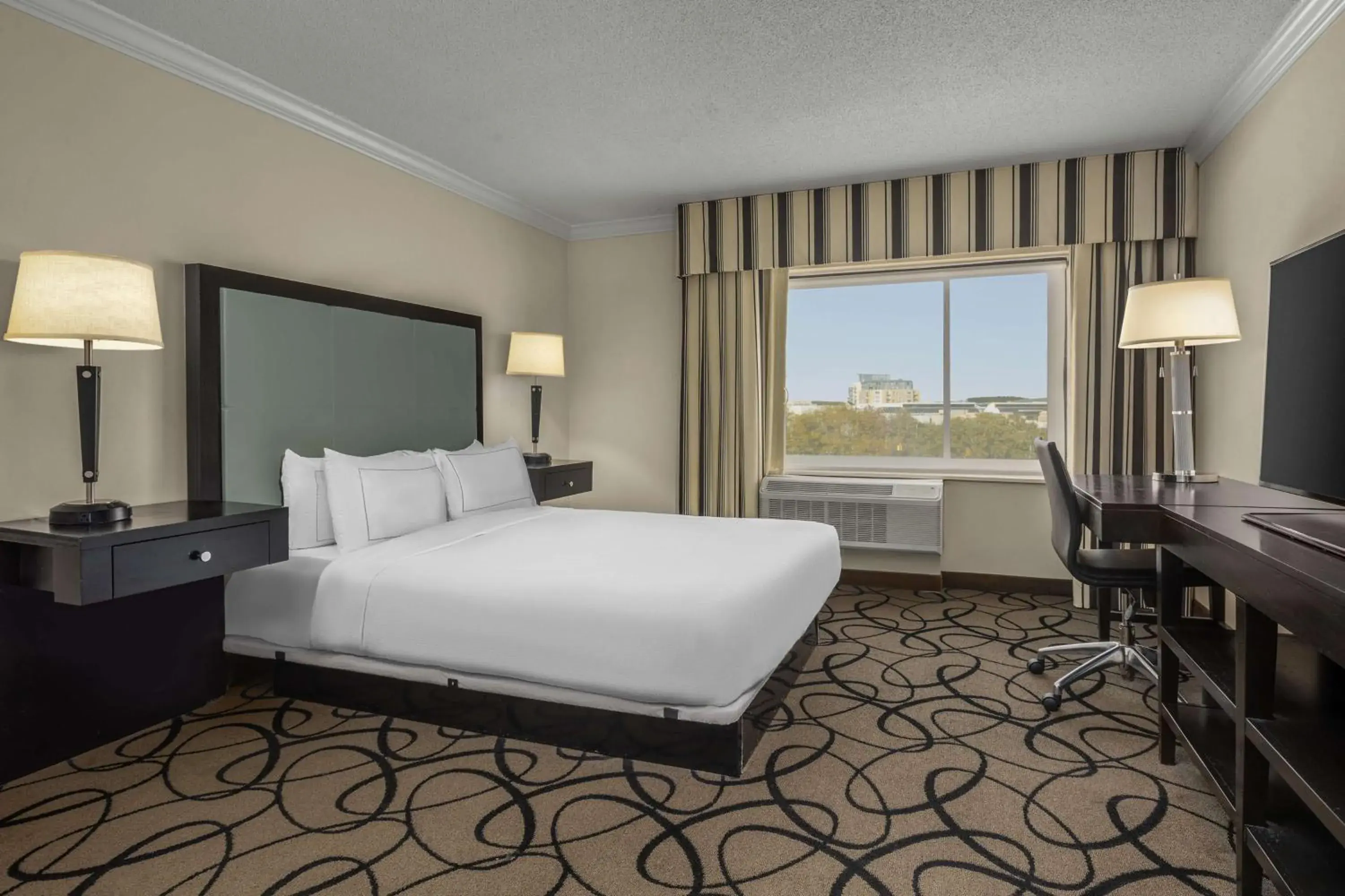 Queen Room with Hearing Accessible Tub in The Verve Boston Natick, Tapestry Collection by Hilton Queen Room with Hearing Accessible Tub in The Verve Boston Natick, Tapestry Collection by Hilton