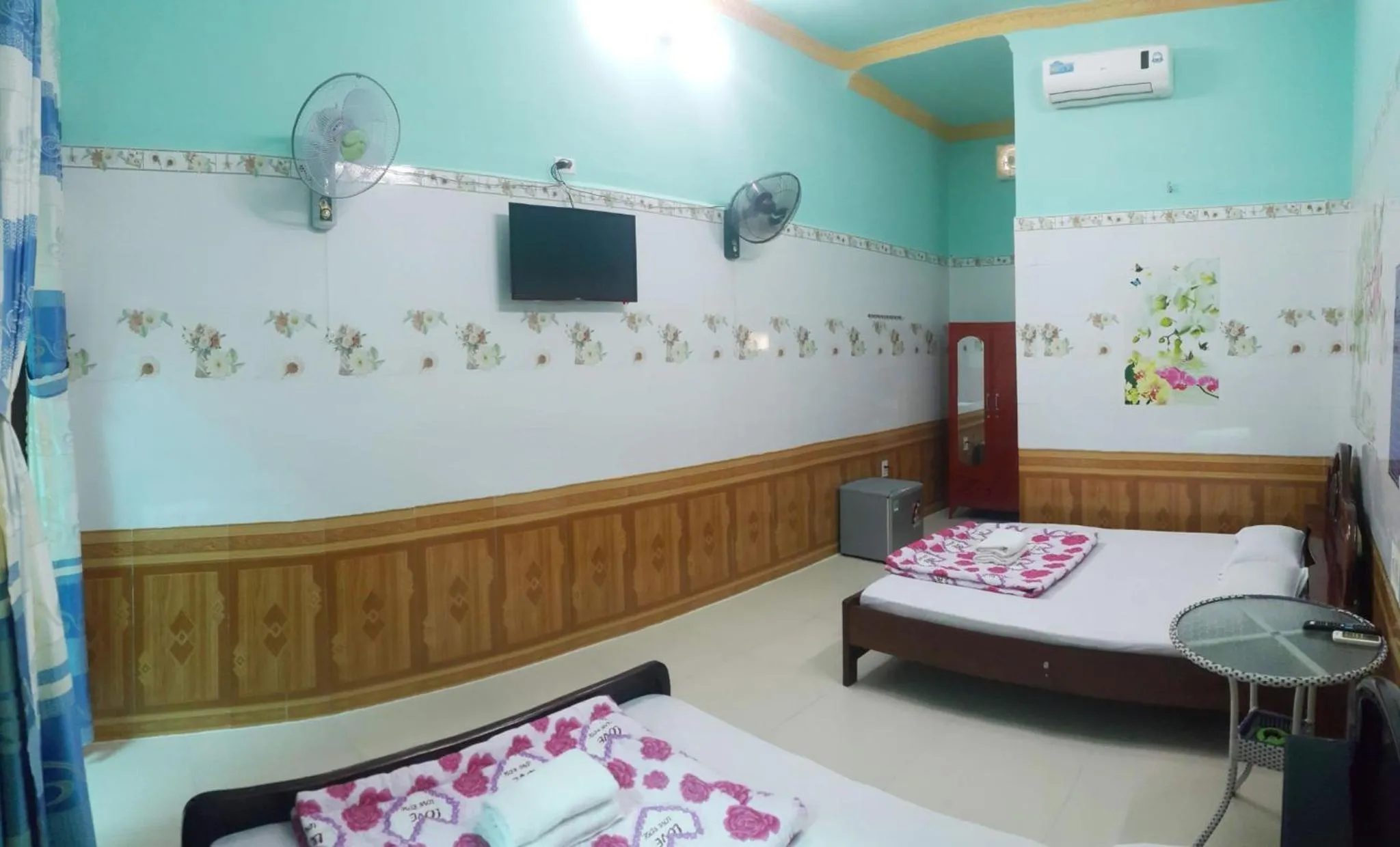 Bed in Gia Long Motel