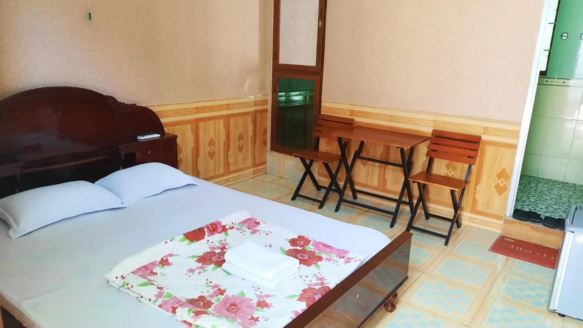 Bed in Gia Long Motel