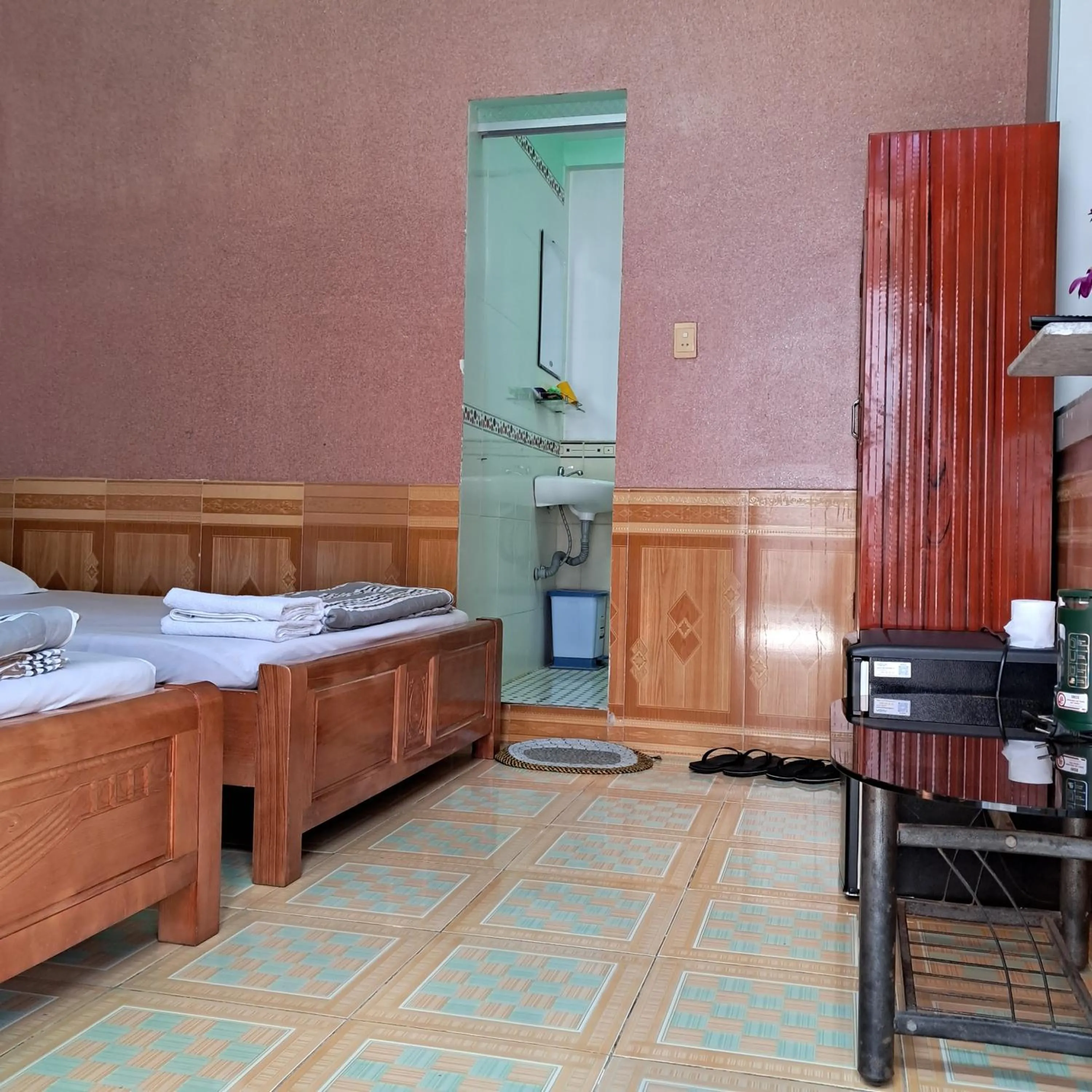 Bed in Gia Long Motel