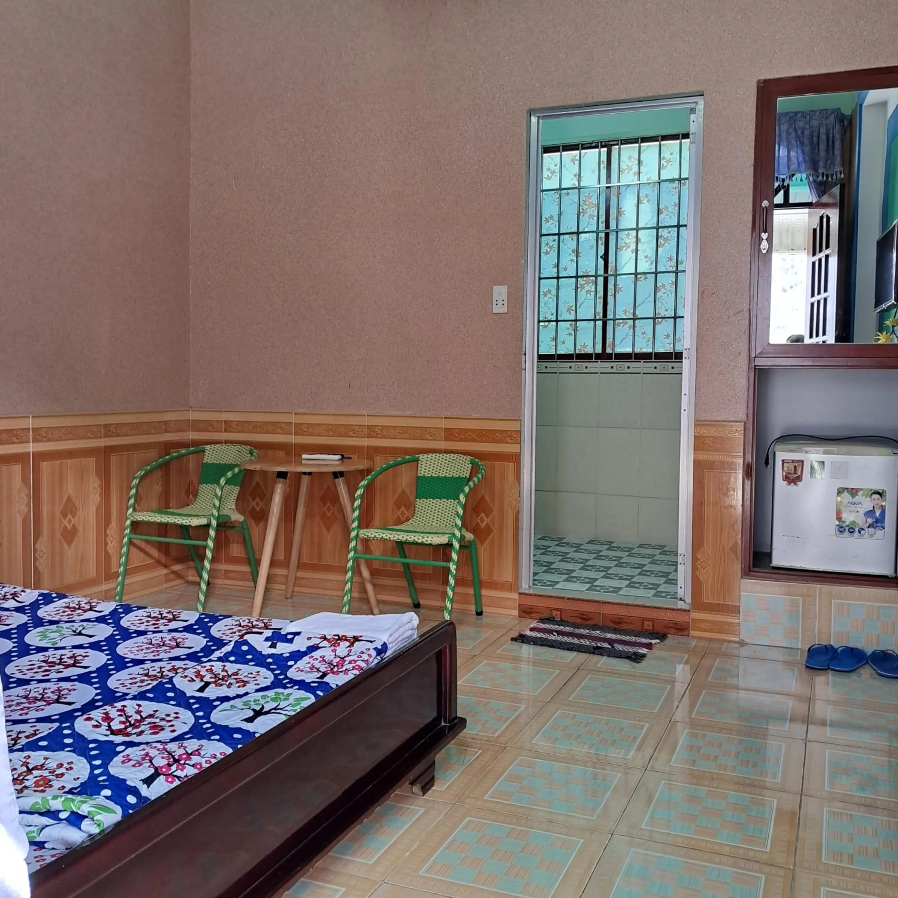 Bed in Gia Long Motel
