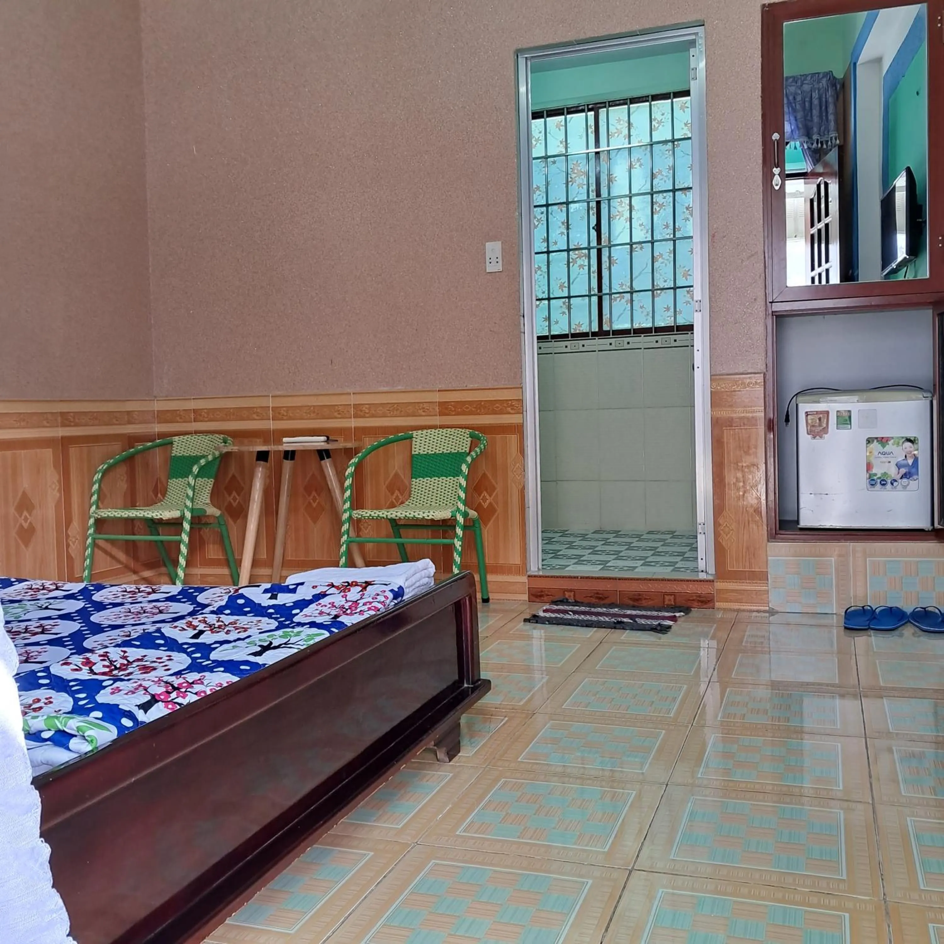 Bed in Gia Long Motel