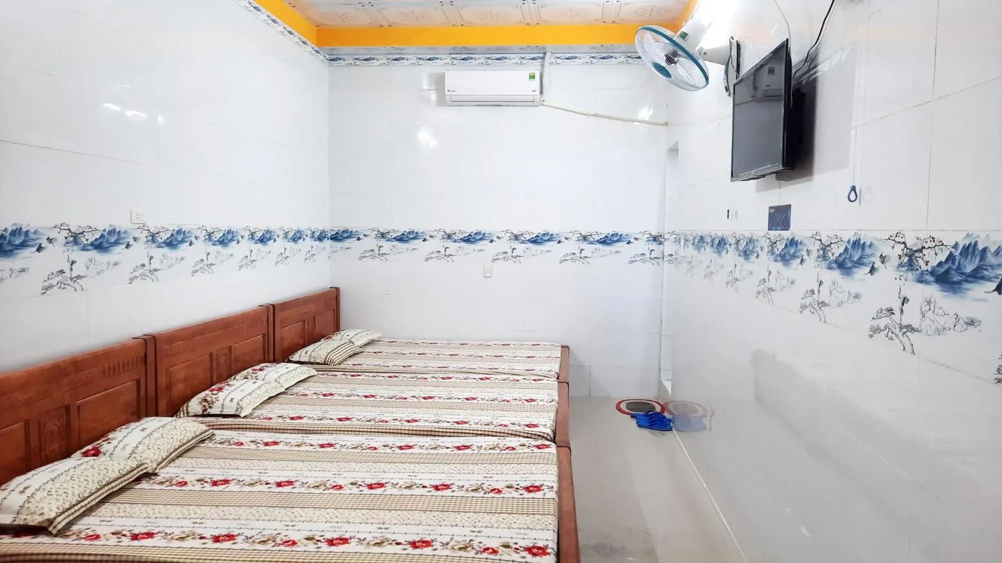 Bed in Gia Long Motel