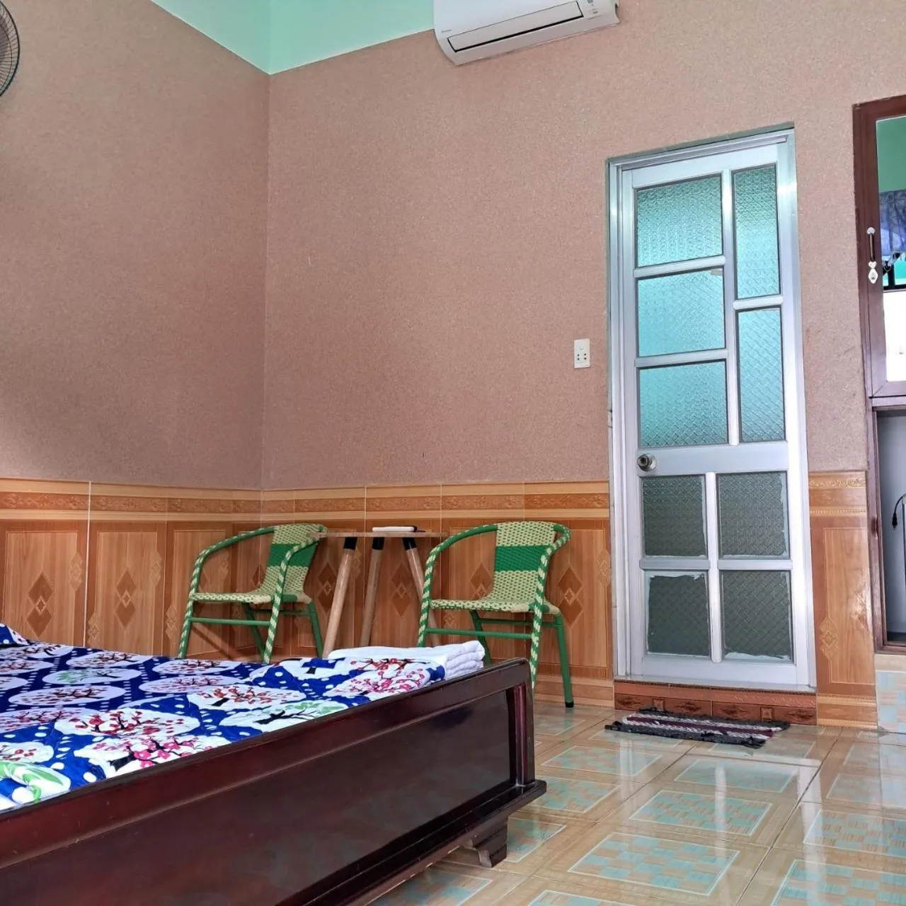 Bed in Gia Long Motel