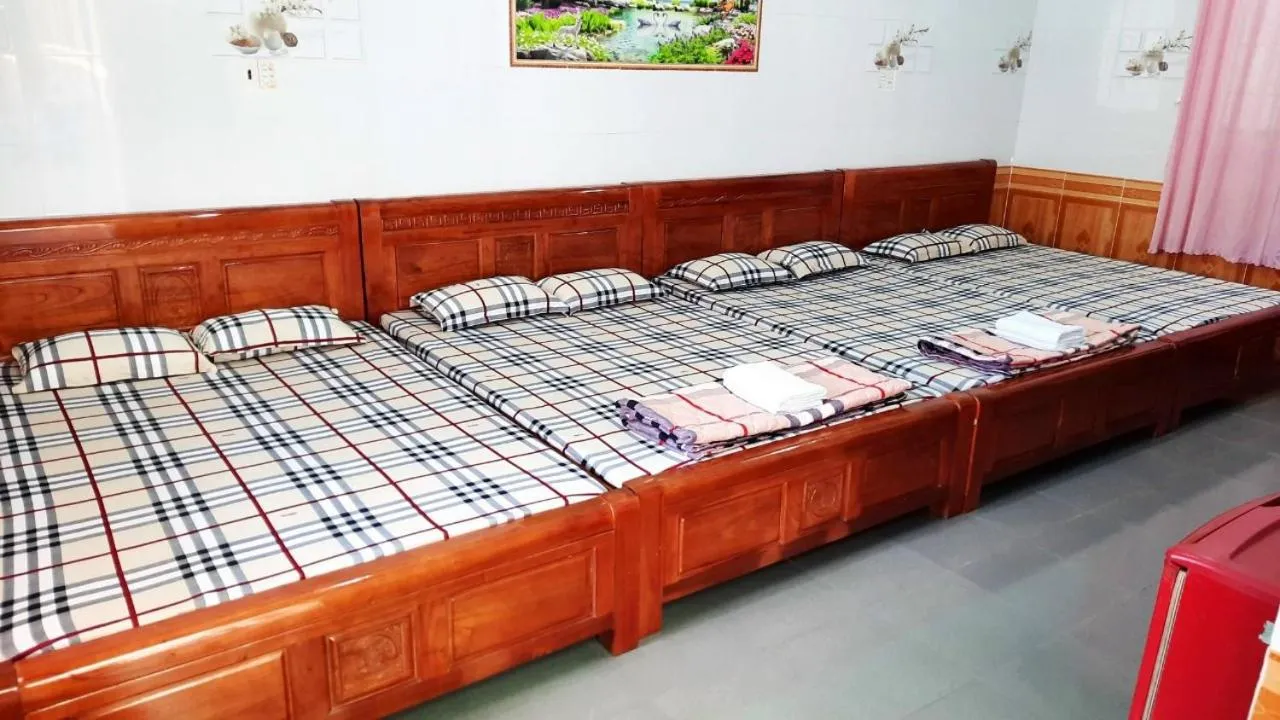 Bed in Gia Long Motel